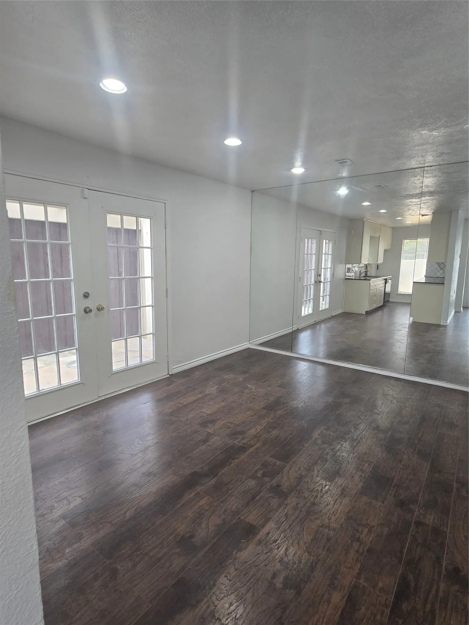 Single Family Residence For Sale in Dallas County , 1117 Mill River Drive, Garland, Texas 75043, 3 Bedroom, 2 Bathroom, 2 Garage spaces, 1,338 Sqft, built in 1966, mls#21372848, Real Estate Agent in Garland, Homes For Sale in Dallas county, Homes For Sale in Garland, Realtor in Garland Texas, Real Estate Brokerage Independent Realty Texas, Luminita Cordes Realtor
