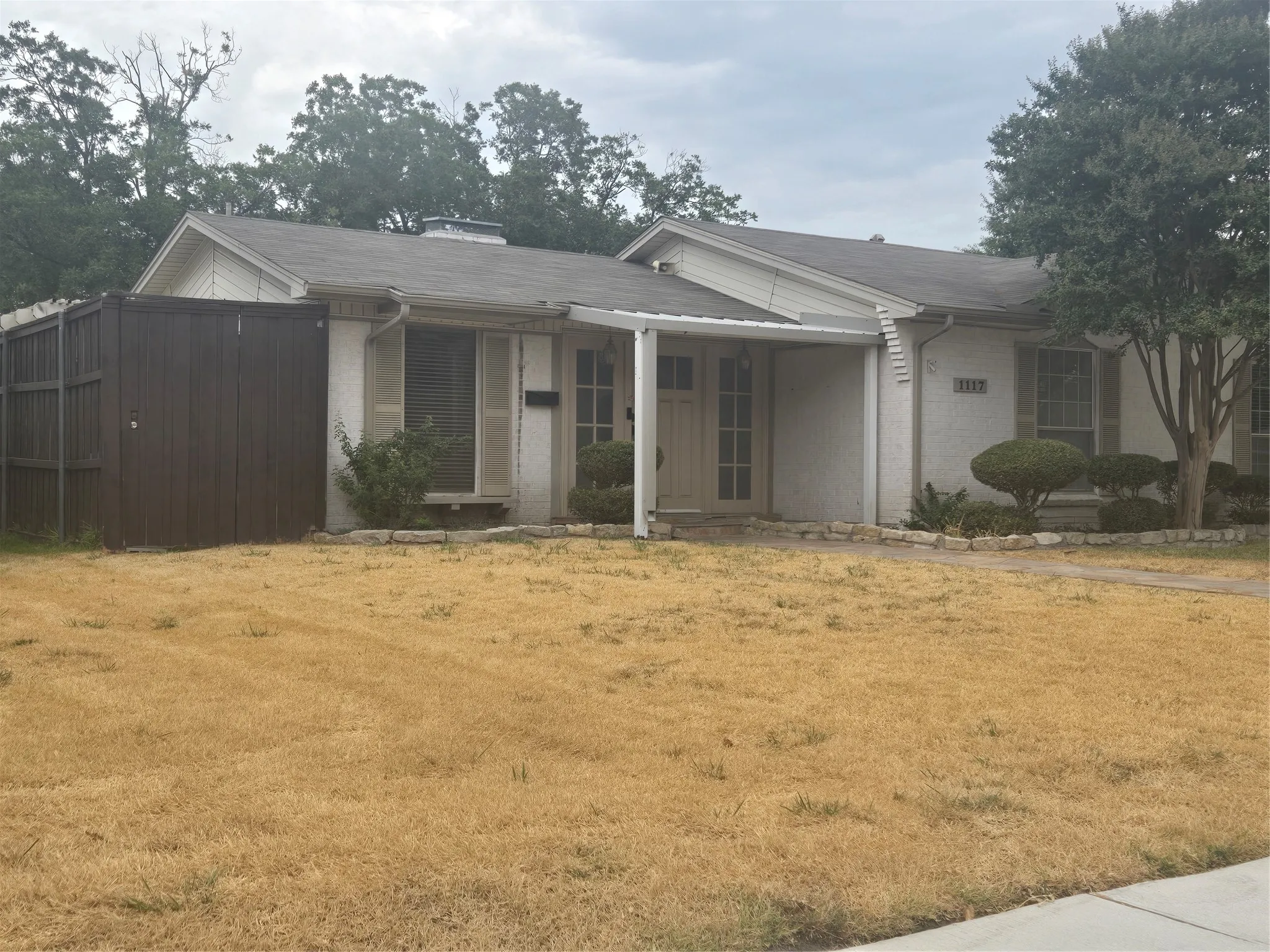Single Family Residence For Sale in Dallas County , 1117 Mill River Drive, Garland, Texas 75043, 3 Bedroom, 2 Bathroom, 2 Garage spaces, 1,338 Sqft, built in 1966, mls#21372848, Real Estate Agent in Garland, Homes For Sale in Dallas county, Homes For Sale in Garland, Realtor in Garland Texas, Real Estate Brokerage Independent Realty Texas, Luminita Cordes Realtor