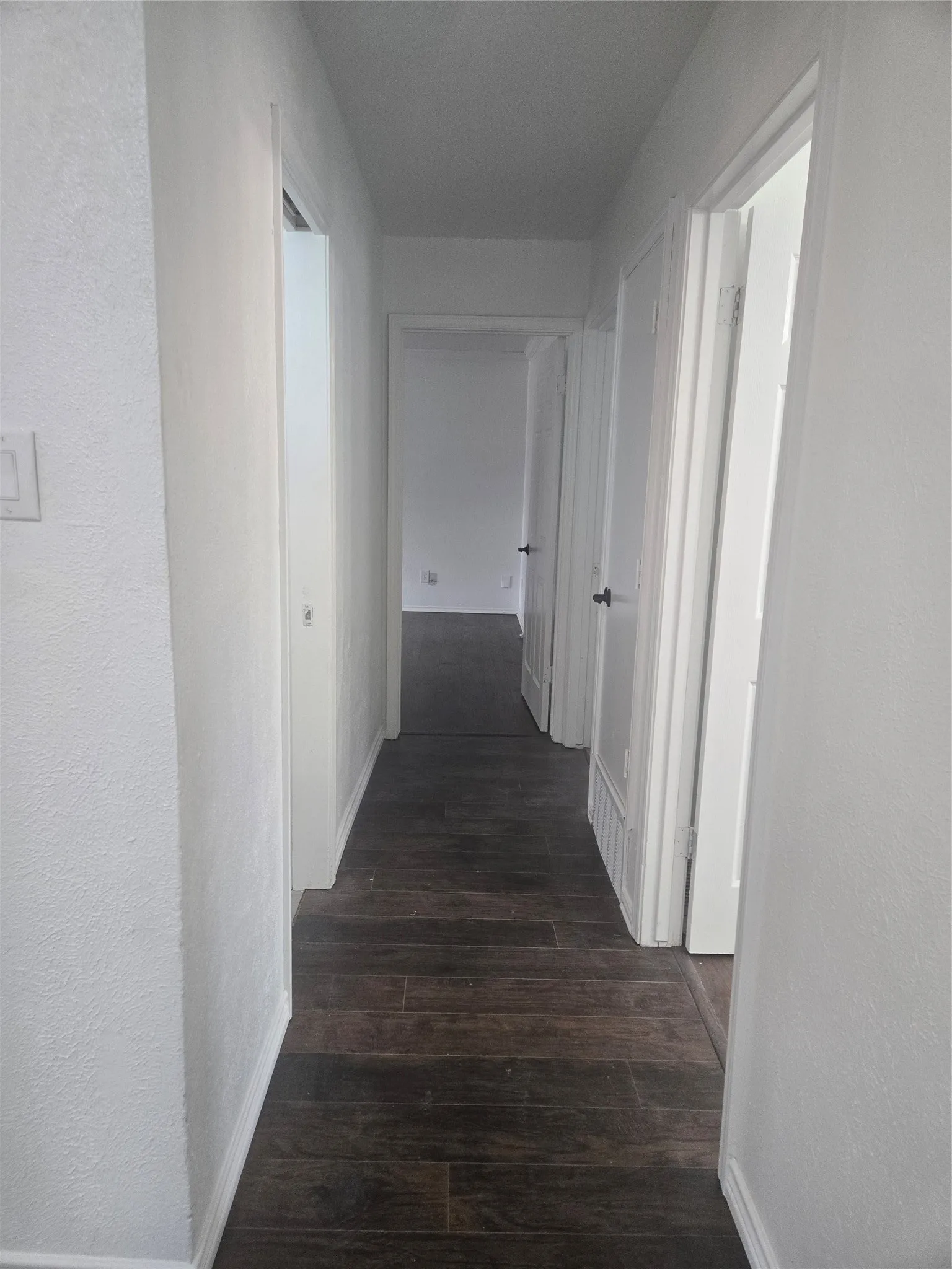 Single Family Residence For Sale in Dallas County , 1117 Mill River Drive, Garland, Texas 75043, 3 Bedroom, 2 Bathroom, 2 Garage spaces, 1,338 Sqft, built in 1966, mls#21372848, Real Estate Agent in Garland, Homes For Sale in Dallas county, Homes For Sale in Garland, Realtor in Garland Texas, Real Estate Brokerage Independent Realty Texas, Luminita Cordes Realtor