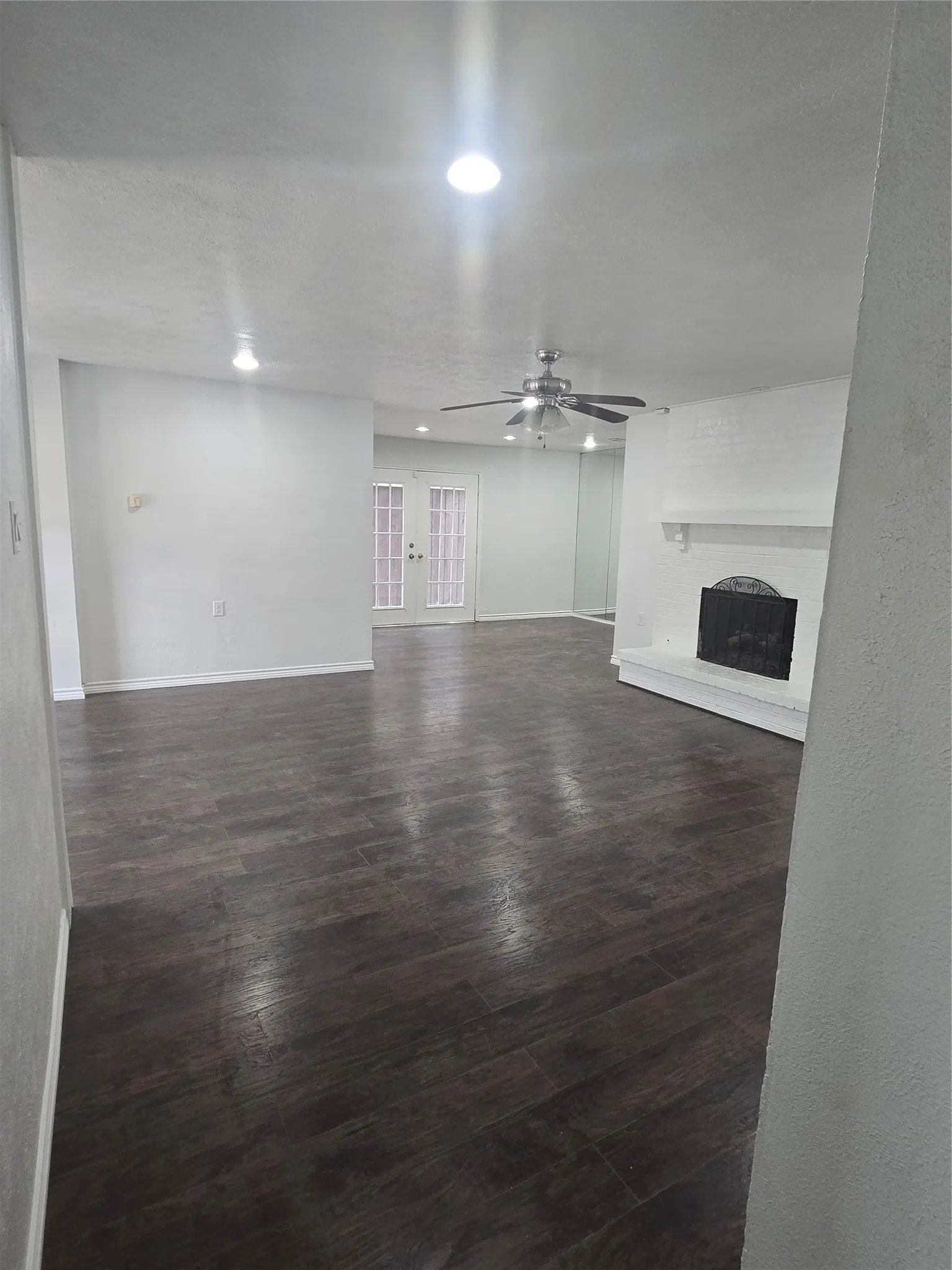 Single Family Residence For Sale in Dallas County , 1117 Mill River Drive, Garland, Texas 75043, 3 Bedroom, 2 Bathroom, 2 Garage spaces, 1,338 Sqft, built in 1966, mls#21372848, Real Estate Agent in Garland, Homes For Sale in Dallas county, Homes For Sale in Garland, Realtor in Garland Texas, Real Estate Brokerage Independent Realty Texas, Luminita Cordes Realtor