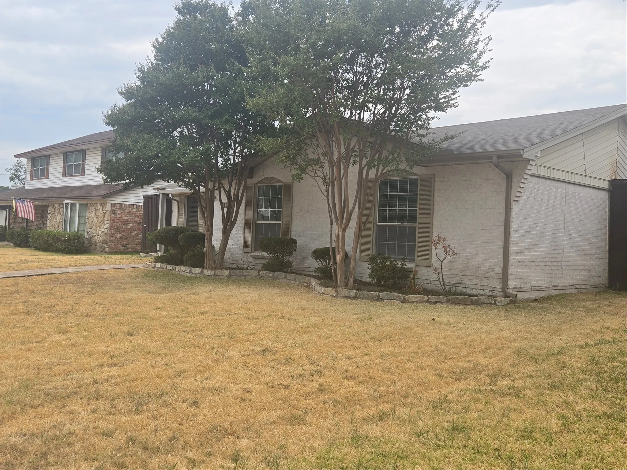 Single Family Residence For Sale in Dallas County , 1117 Mill River Drive, Garland, Texas 75043, 3 Bedroom, 2 Bathroom, 2 Garage spaces, 1,338 Sqft, built in 1966, mls#21372848, Real Estate Agent in Garland, Homes For Sale in Dallas county, Homes For Sale in Garland, Realtor in Garland Texas, Real Estate Brokerage Independent Realty Texas, Luminita Cordes Realtor