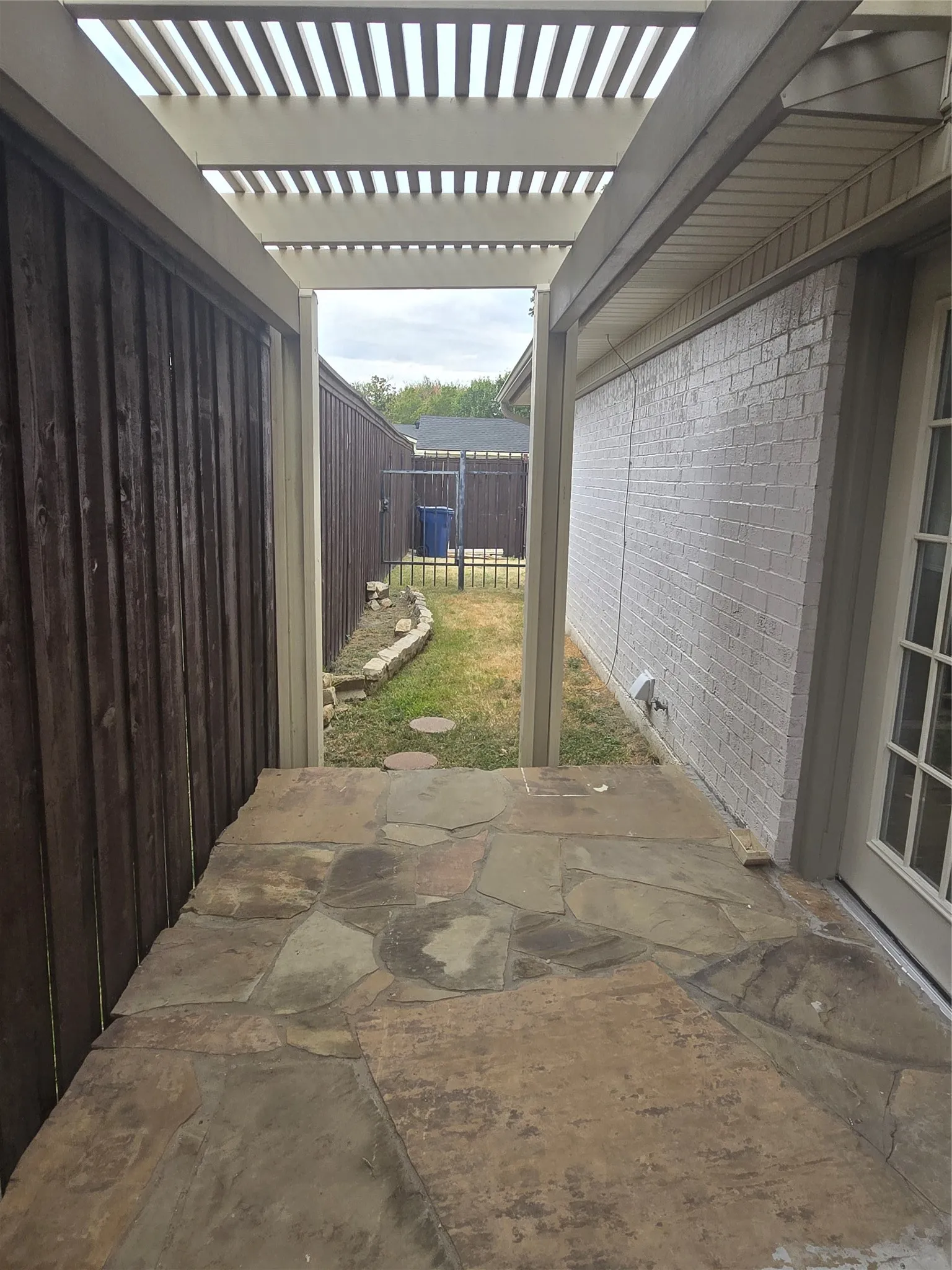 Single Family Residence For Sale in Dallas County , 1117 Mill River Drive, Garland, Texas 75043, 3 Bedroom, 2 Bathroom, 2 Garage spaces, 1,338 Sqft, built in 1966, mls#21372848, Real Estate Agent in Garland, Homes For Sale in Dallas county, Homes For Sale in Garland, Realtor in Garland Texas, Real Estate Brokerage Independent Realty Texas, Luminita Cordes Realtor