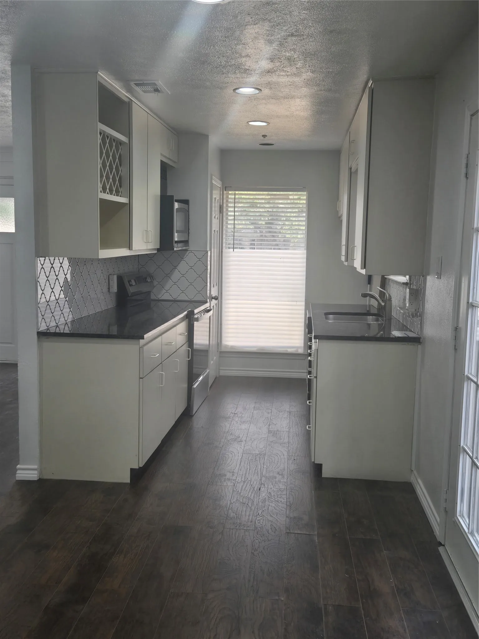 Single Family Residence For Sale in Dallas County , 1117 Mill River Drive, Garland, Texas 75043, 3 Bedroom, 2 Bathroom, 2 Garage spaces, 1,338 Sqft, built in 1966, mls#21372848, Real Estate Agent in Garland, Homes For Sale in Dallas county, Homes For Sale in Garland, Realtor in Garland Texas, Real Estate Brokerage Independent Realty Texas, Luminita Cordes Realtor