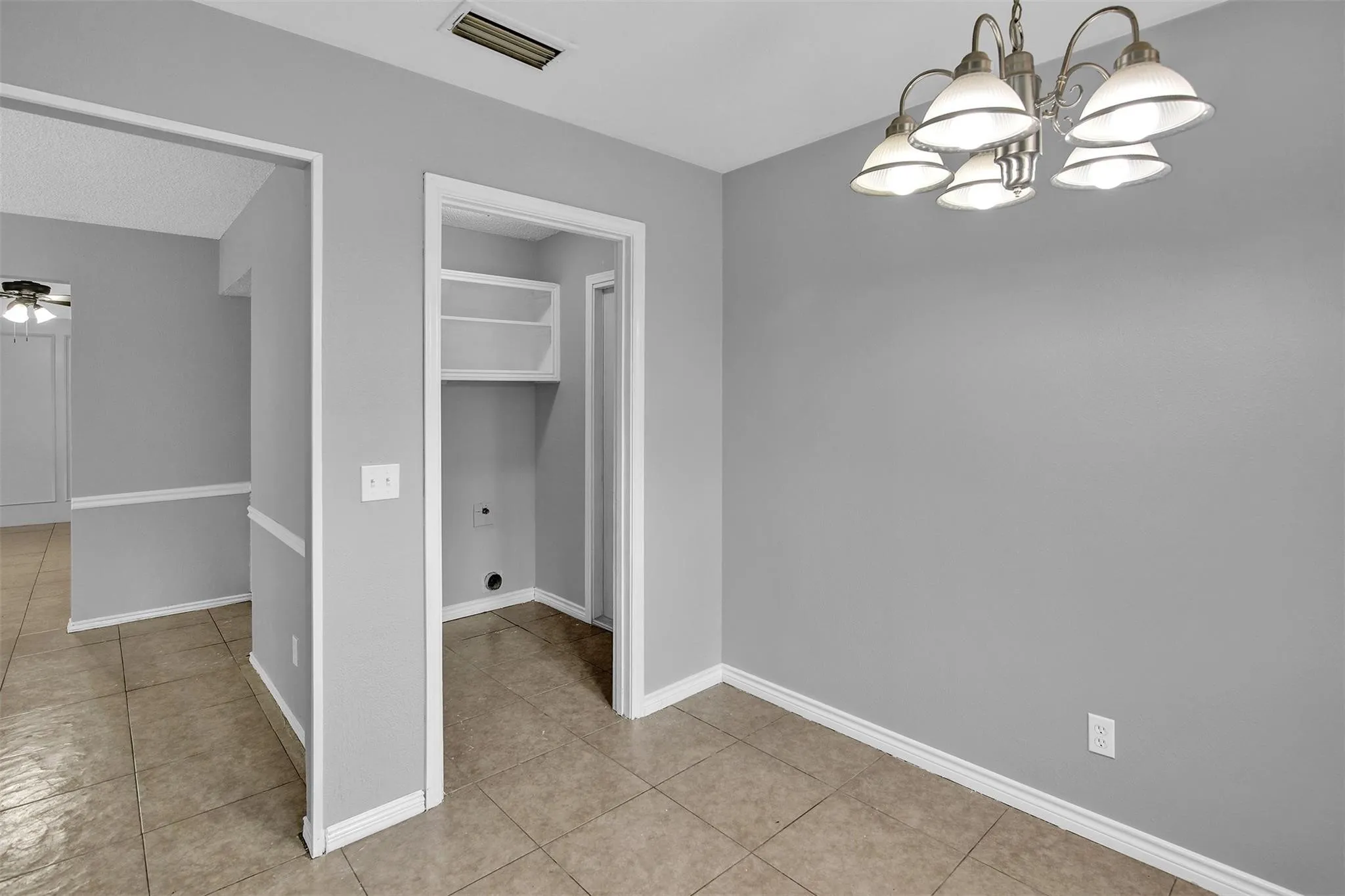 Single Family Residence For Rent in Collin County , 1113 Roaring Springs Drive, Allen, Texas 75002, 3 Bedroom, 2 Bathroom, 2 Garage spaces, 1,580 Sqft, built in 1981, mls#21381555, Real Estate Agent in Allen, Homes For Rent in Collin county, Homes For Rent in Allen, Realtor in Allen Texas, Real Estate Brokerage Independent Realty Texas, Luminita Cordes Realtor