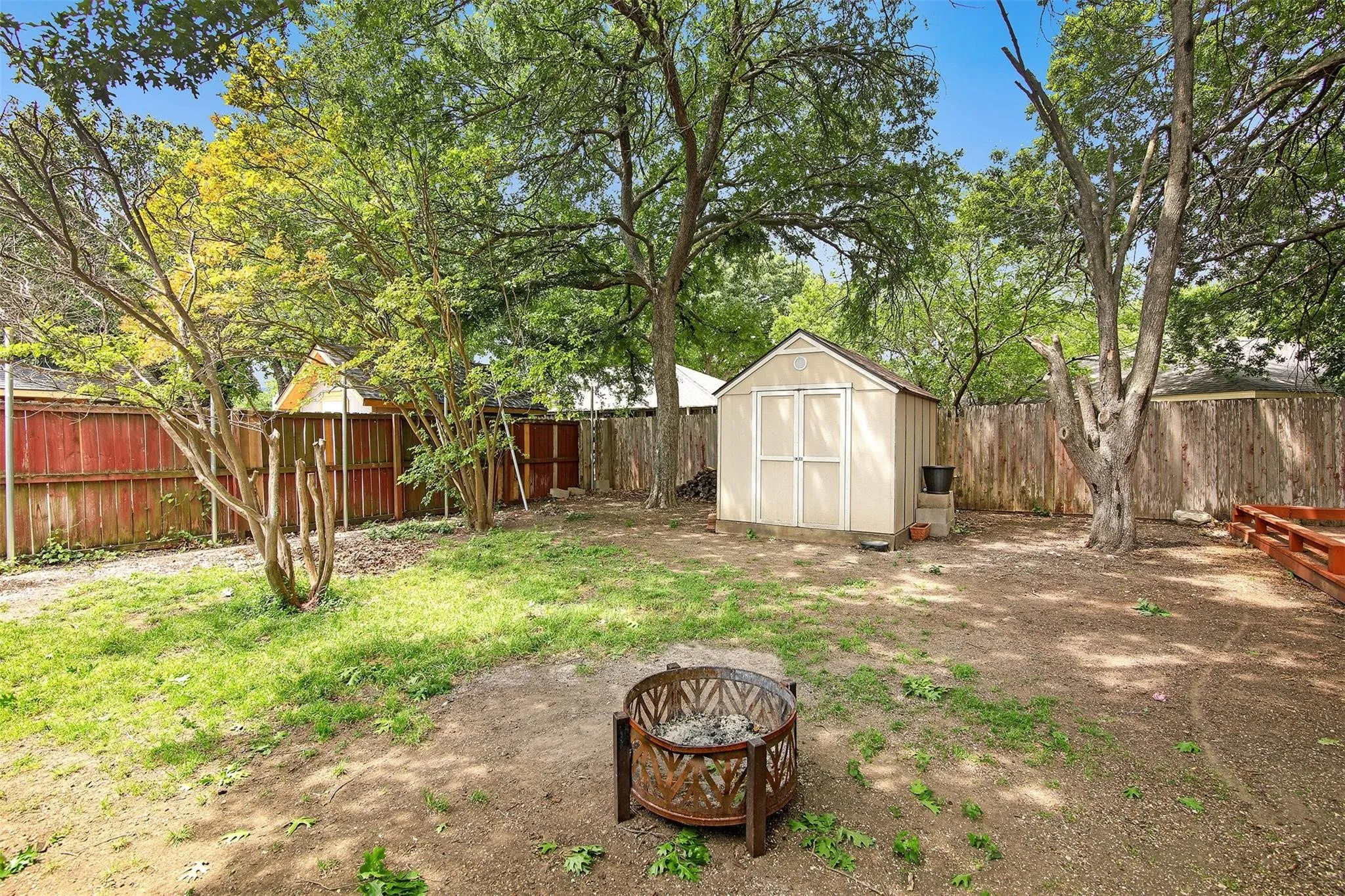 Single Family Residence For Rent in Collin County , 1113 Roaring Springs Drive, Allen, Texas 75002, 3 Bedroom, 2 Bathroom, 2 Garage spaces, 1,580 Sqft, built in 1981, mls#21381555, Real Estate Agent in Allen, Homes For Rent in Collin county, Homes For Rent in Allen, Realtor in Allen Texas, Real Estate Brokerage Independent Realty Texas, Luminita Cordes Realtor