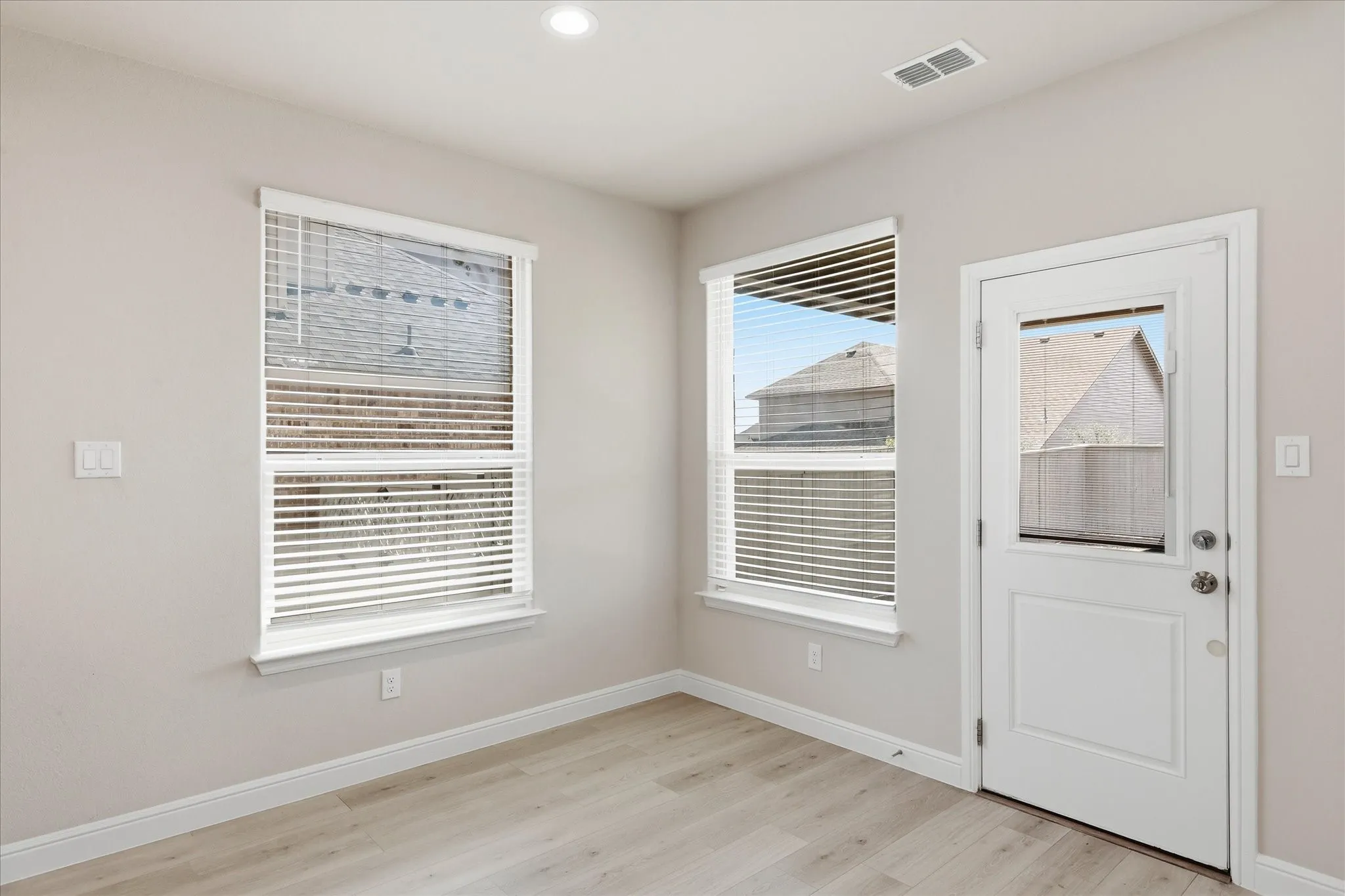 Single Family Residence For Rent in Denton County , 1516 Rachel Street, Northlake, Texas 76247, 5 Bedroom, 4 Bathroom, 2 Garage spaces, 2,800 Sqft, built in 2021, mls#21380545, Real Estate Agent in Northlake, Homes For Rent in Denton county, Homes For Rent in Northlake, Realtor in Northlake Texas, Real Estate Brokerage Independent Realty Texas, Luminita Cordes Realtor