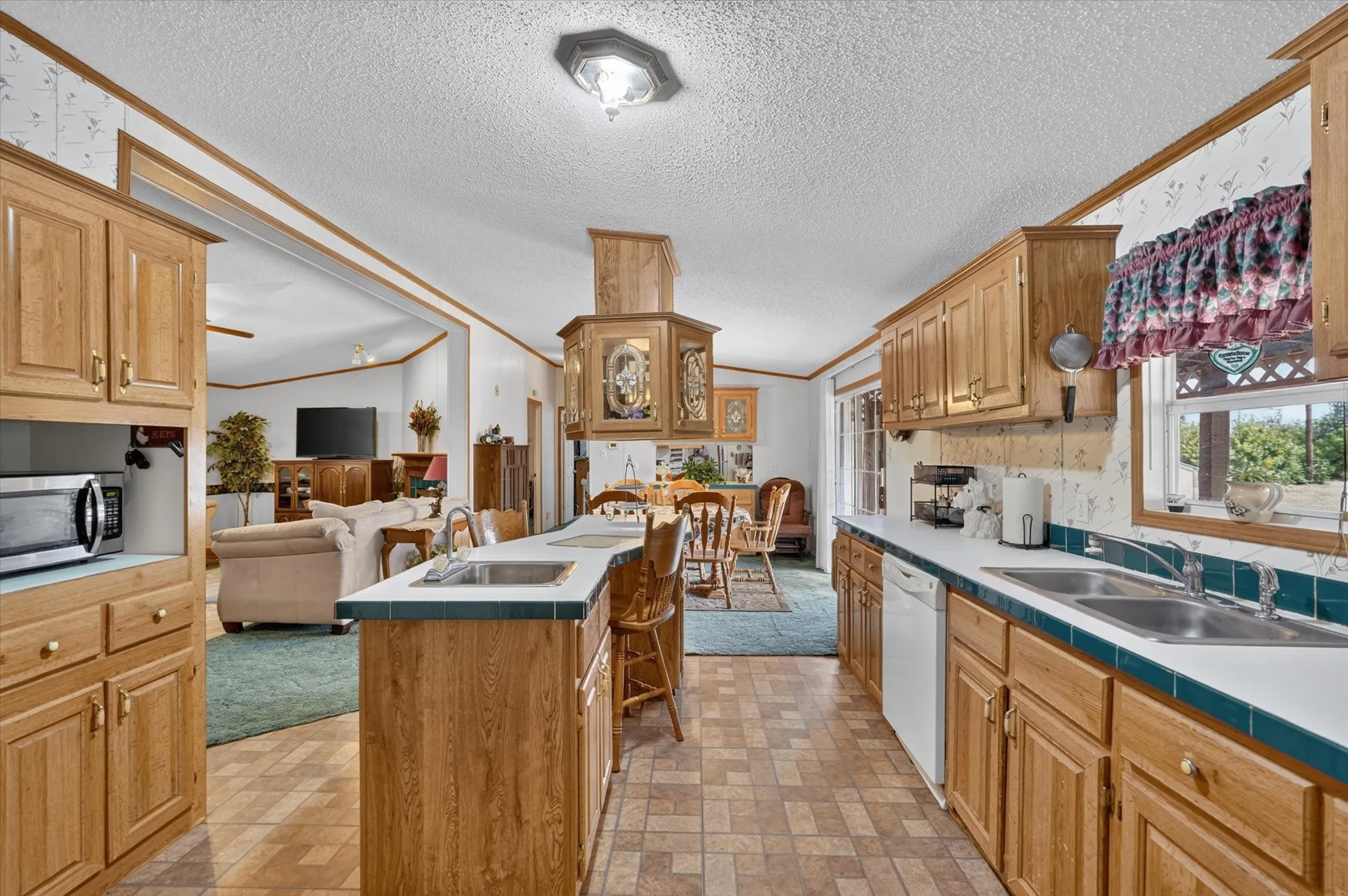 Mobile Home For Sale in Parker County , 460 Valley View Drive, Azle, Texas 76020, 3 Bedroom, 2 Bathroom, Garage spaces, 1,802 Sqft, built in 1997, mls#21380166, Real Estate Agent in Azle, Homes For Sale in Parker county, Homes For Sale in Azle, Realtor in Azle Texas, Real Estate Brokerage Independent Realty Texas, Luminita Cordes Realtor