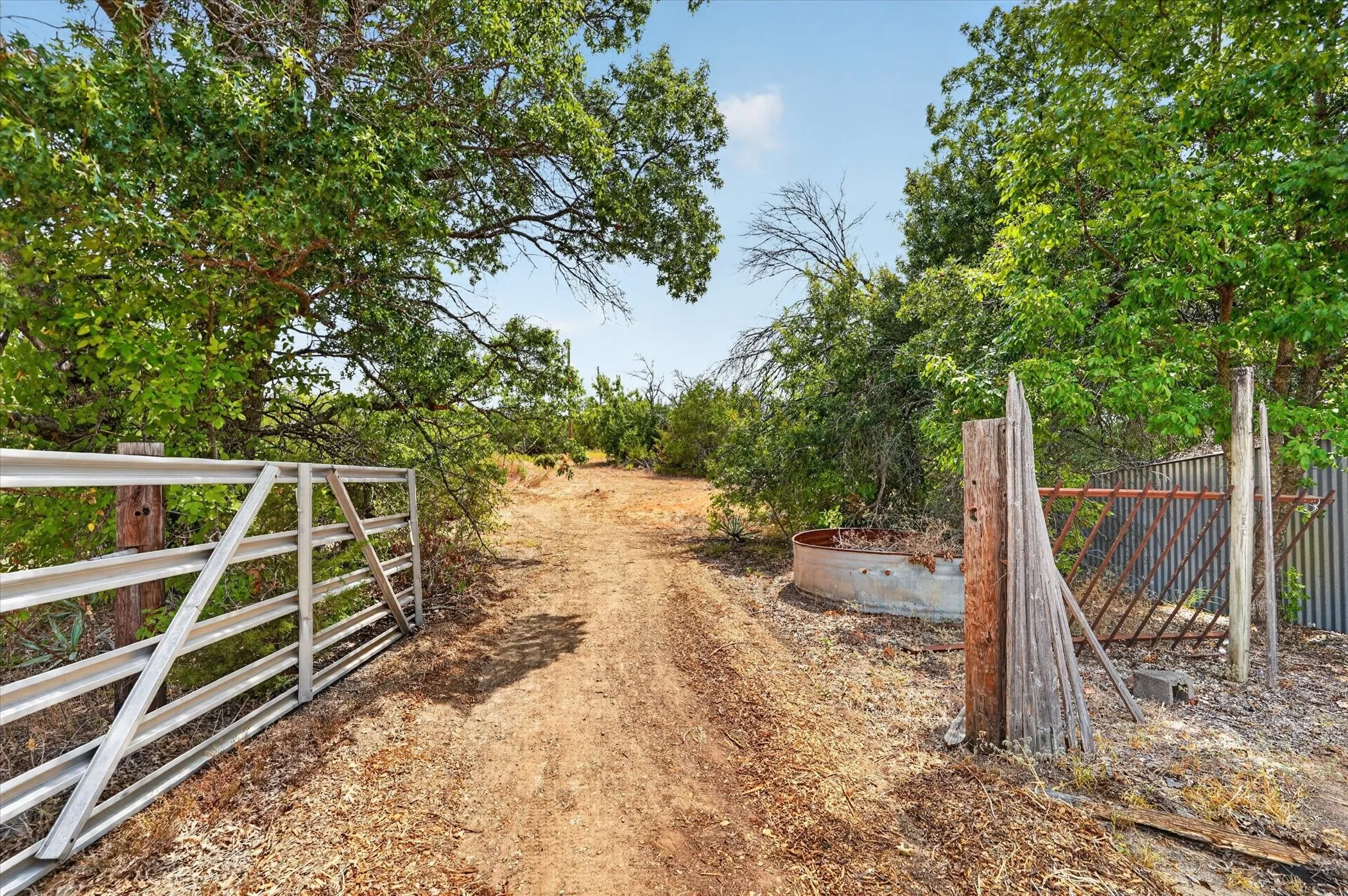 Mobile Home For Sale in Parker County , 460 Valley View Drive, Azle, Texas 76020, 3 Bedroom, 2 Bathroom, Garage spaces, 1,802 Sqft, built in 1997, mls#21380166, Real Estate Agent in Azle, Homes For Sale in Parker county, Homes For Sale in Azle, Realtor in Azle Texas, Real Estate Brokerage Independent Realty Texas, Luminita Cordes Realtor