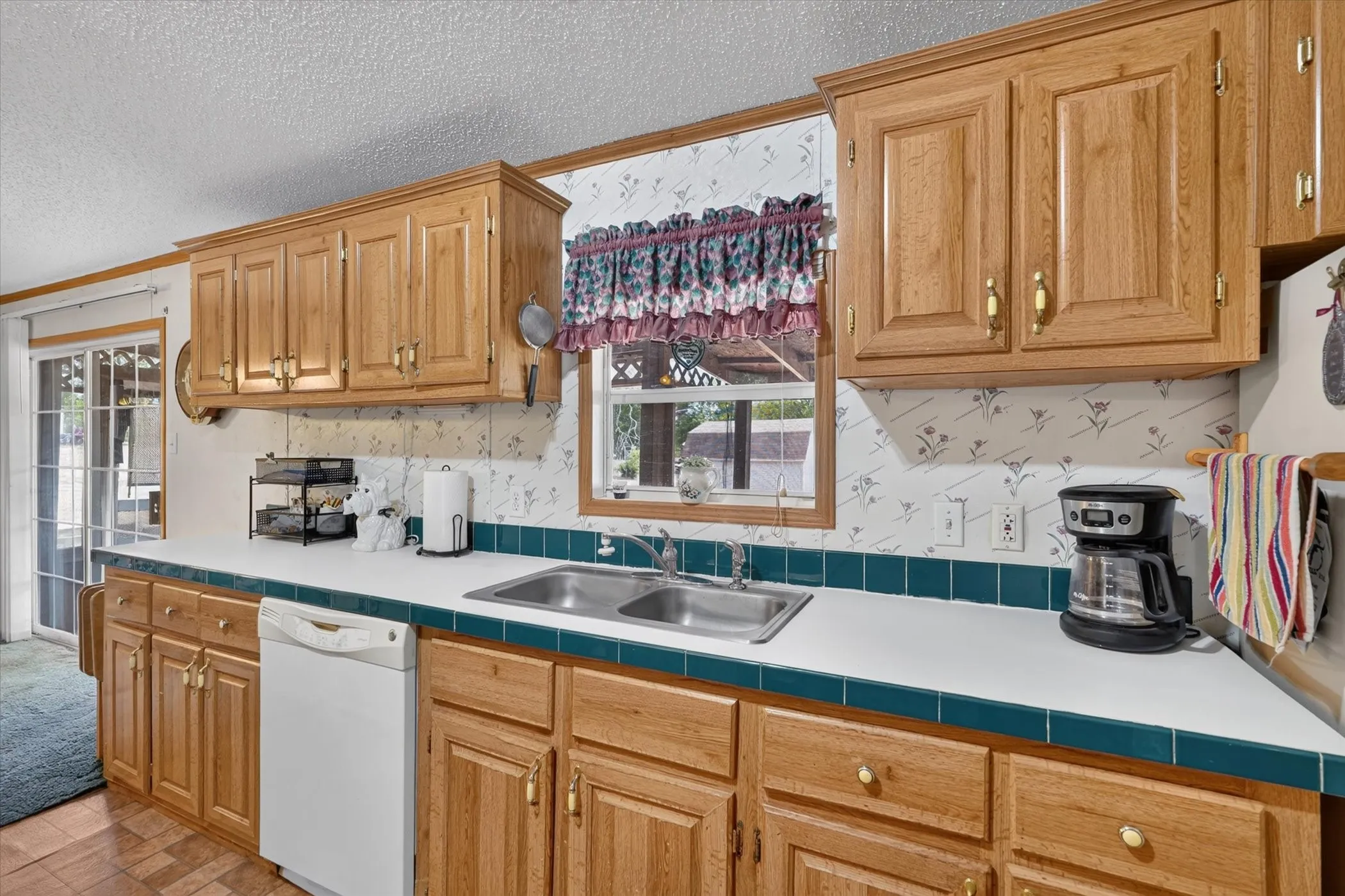 Mobile Home For Sale in Parker County , 460 Valley View Drive, Azle, Texas 76020, 3 Bedroom, 2 Bathroom, Garage spaces, 1,802 Sqft, built in 1997, mls#21380166, Real Estate Agent in Azle, Homes For Sale in Parker county, Homes For Sale in Azle, Realtor in Azle Texas, Real Estate Brokerage Independent Realty Texas, Luminita Cordes Realtor