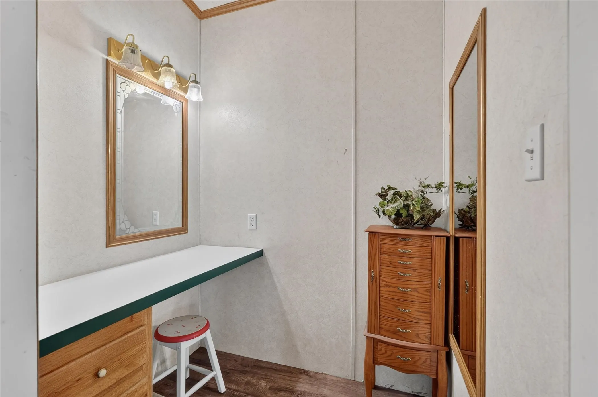 Mobile Home For Sale in Parker County , 460 Valley View Drive, Azle, Texas 76020, 3 Bedroom, 2 Bathroom, Garage spaces, 1,802 Sqft, built in 1997, mls#21380166, Real Estate Agent in Azle, Homes For Sale in Parker county, Homes For Sale in Azle, Realtor in Azle Texas, Real Estate Brokerage Independent Realty Texas, Luminita Cordes Realtor