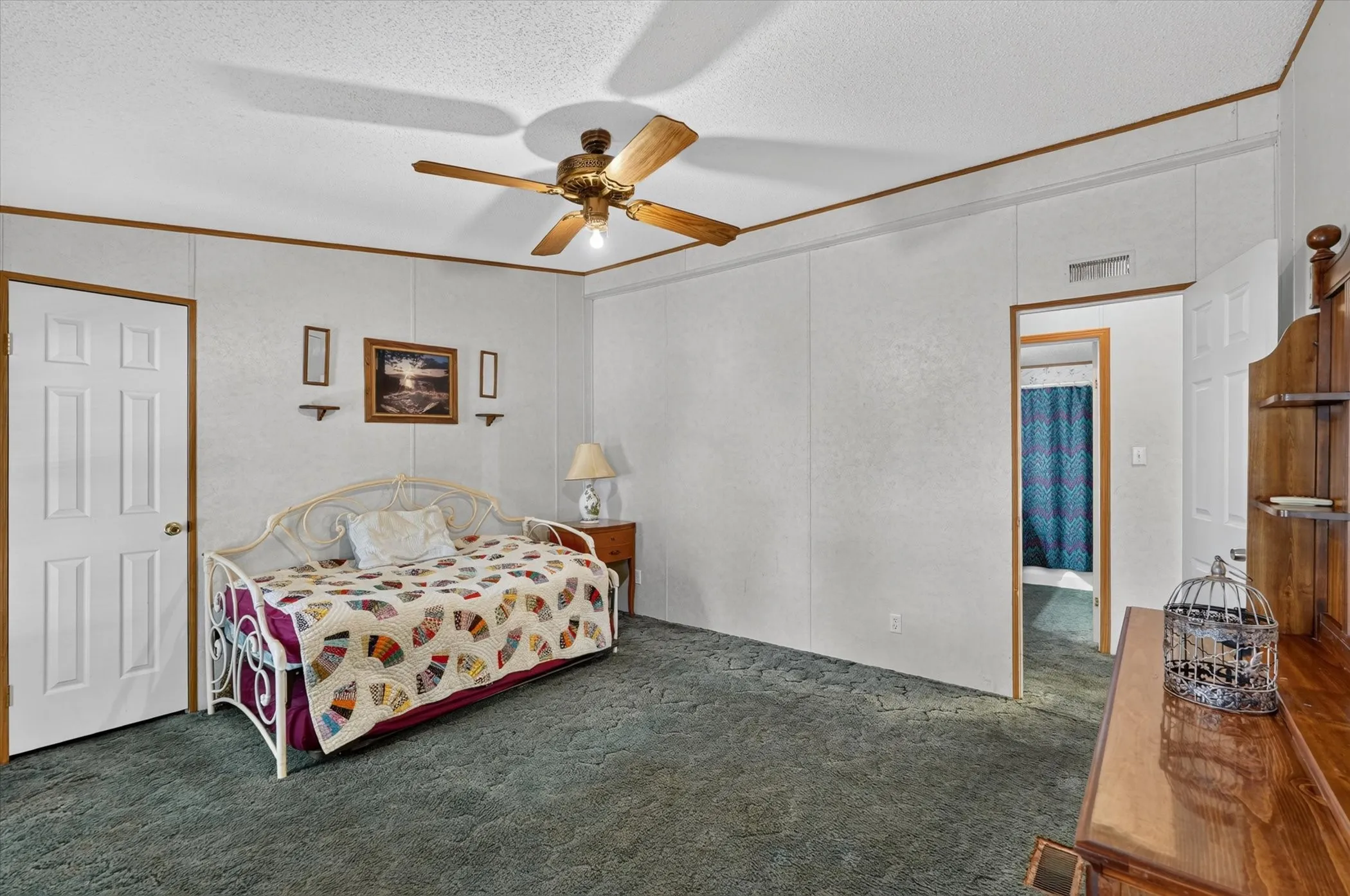 Mobile Home For Sale in Parker County , 460 Valley View Drive, Azle, Texas 76020, 3 Bedroom, 2 Bathroom, Garage spaces, 1,802 Sqft, built in 1997, mls#21380166, Real Estate Agent in Azle, Homes For Sale in Parker county, Homes For Sale in Azle, Realtor in Azle Texas, Real Estate Brokerage Independent Realty Texas, Luminita Cordes Realtor