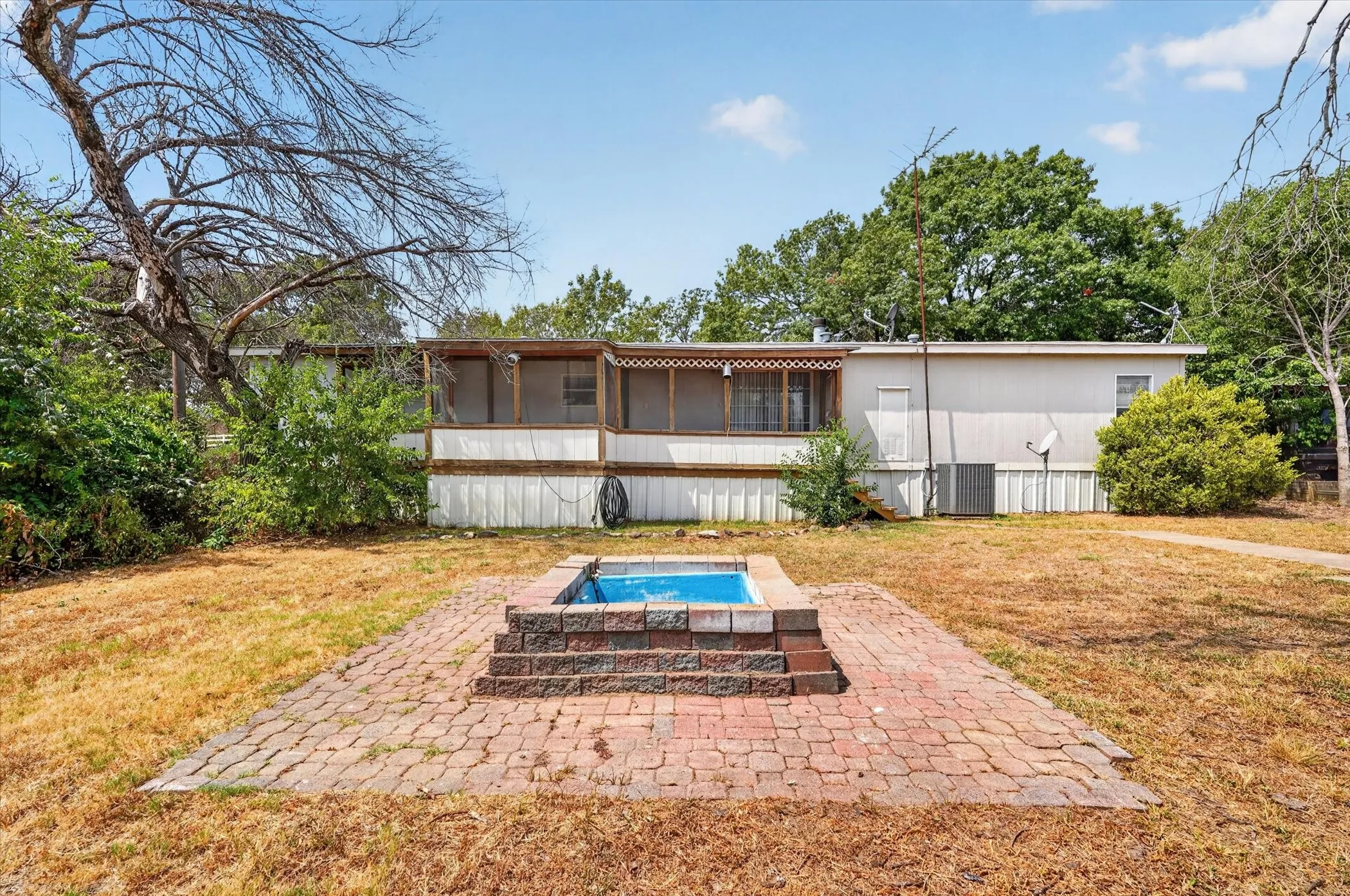 Mobile Home For Sale in Parker County , 460 Valley View Drive, Azle, Texas 76020, 3 Bedroom, 2 Bathroom, Garage spaces, 1,802 Sqft, built in 1997, mls#21380166, Real Estate Agent in Azle, Homes For Sale in Parker county, Homes For Sale in Azle, Realtor in Azle Texas, Real Estate Brokerage Independent Realty Texas, Luminita Cordes Realtor