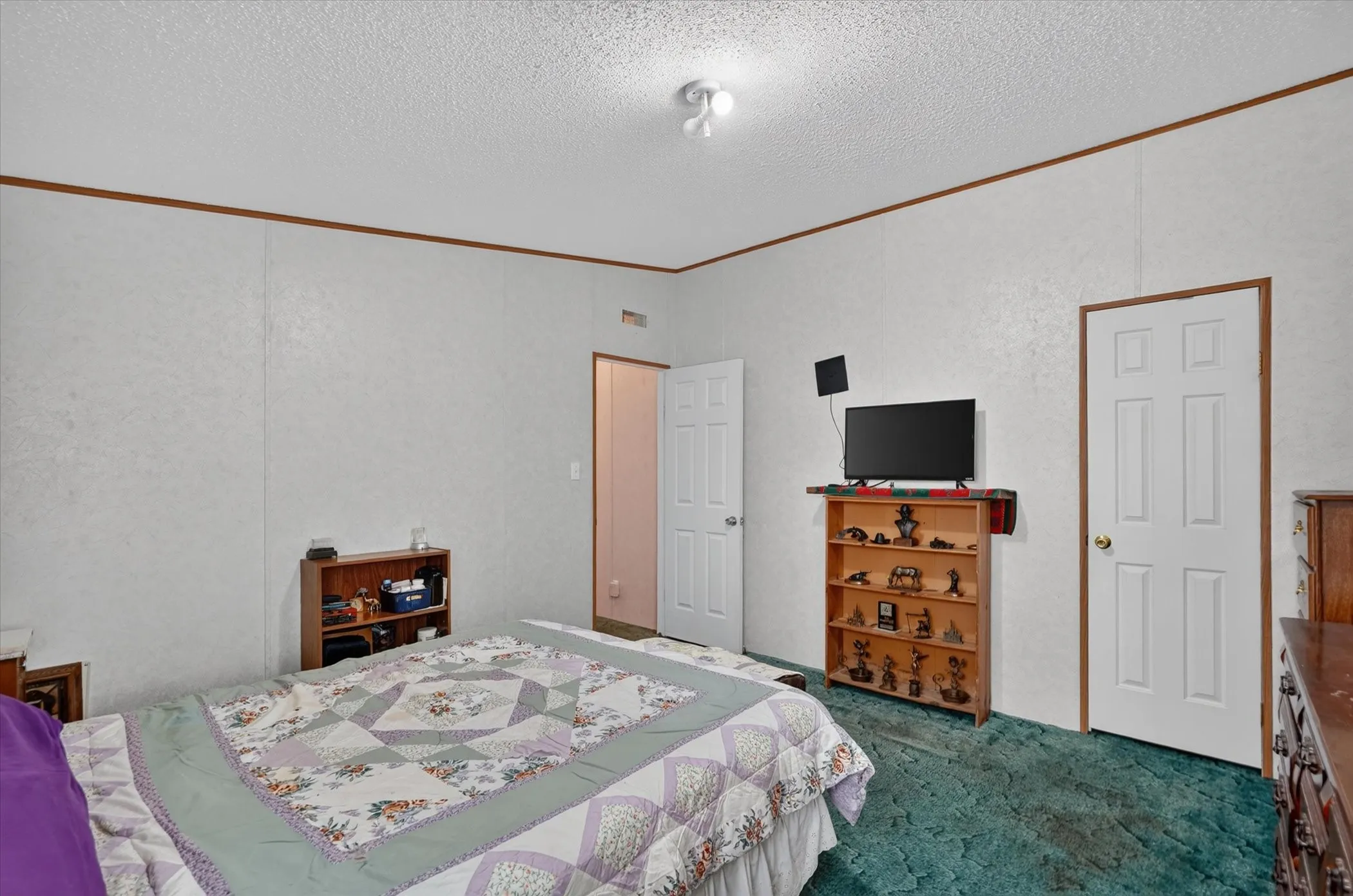 Mobile Home For Sale in Parker County , 460 Valley View Drive, Azle, Texas 76020, 3 Bedroom, 2 Bathroom, Garage spaces, 1,802 Sqft, built in 1997, mls#21380166, Real Estate Agent in Azle, Homes For Sale in Parker county, Homes For Sale in Azle, Realtor in Azle Texas, Real Estate Brokerage Independent Realty Texas, Luminita Cordes Realtor
