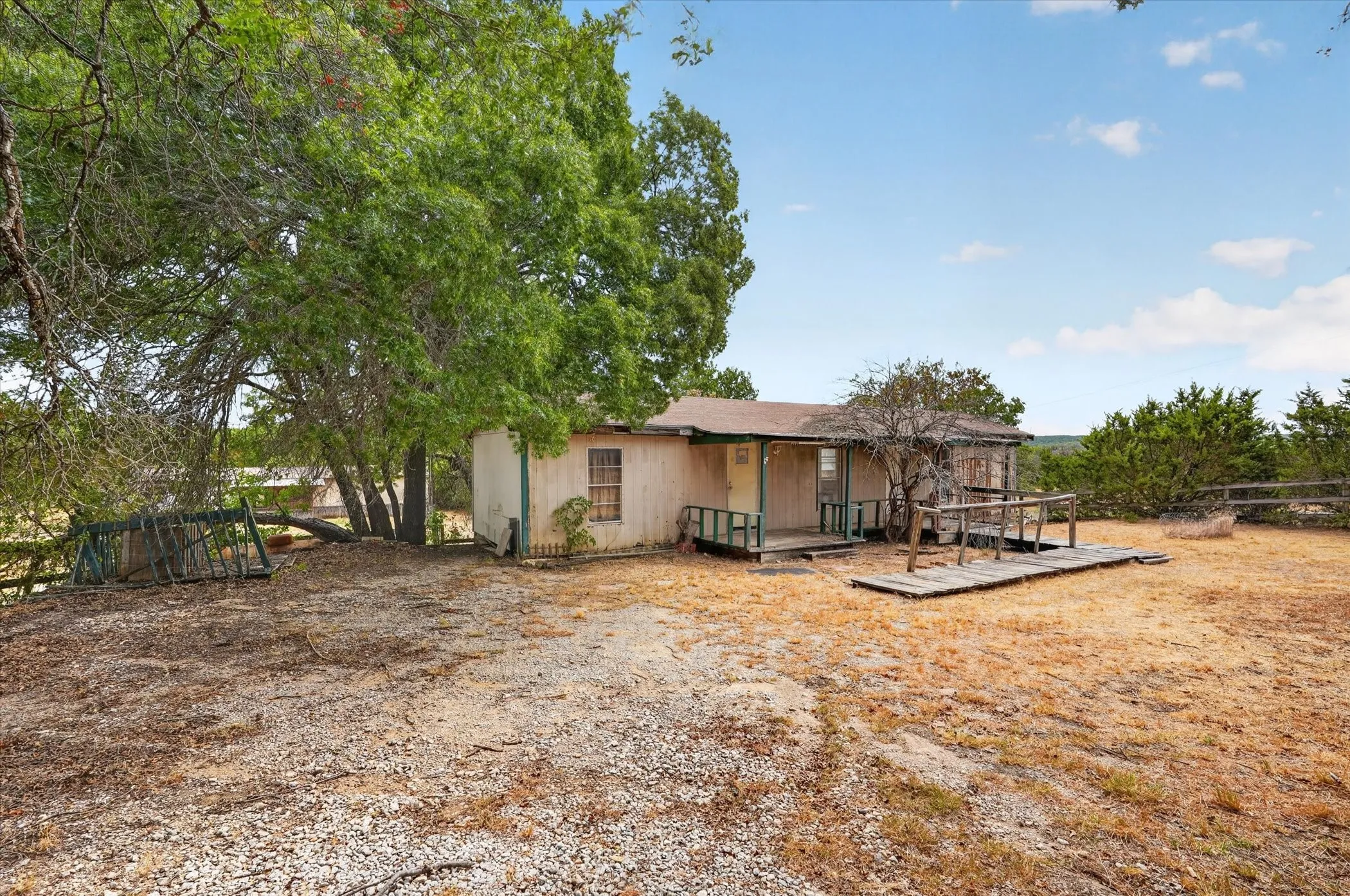 Mobile Home For Sale in Parker County , 460 Valley View Drive, Azle, Texas 76020, 3 Bedroom, 2 Bathroom, Garage spaces, 1,802 Sqft, built in 1997, mls#21380166, Real Estate Agent in Azle, Homes For Sale in Parker county, Homes For Sale in Azle, Realtor in Azle Texas, Real Estate Brokerage Independent Realty Texas, Luminita Cordes Realtor