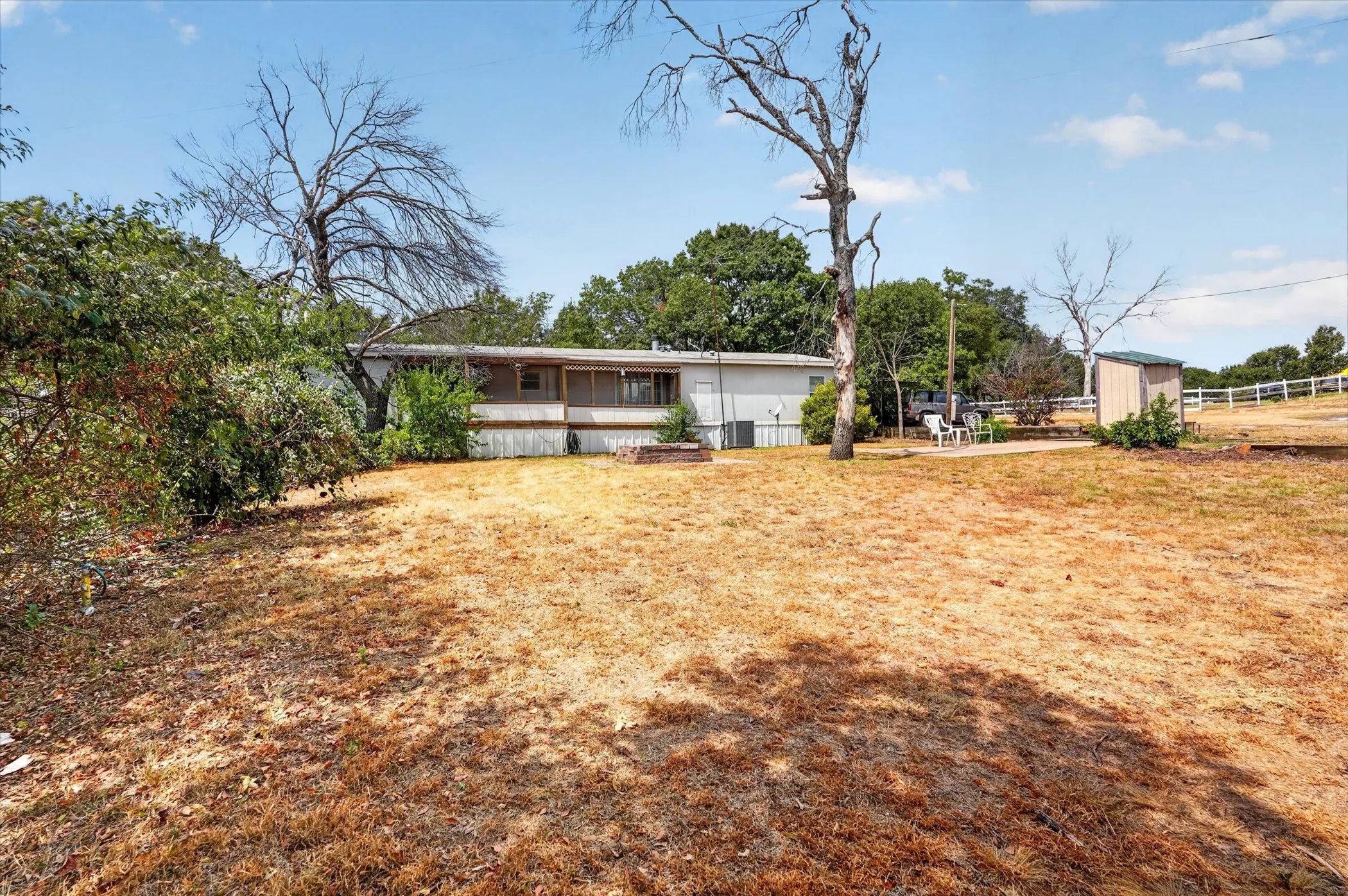 Mobile Home For Sale in Parker County , 460 Valley View Drive, Azle, Texas 76020, 3 Bedroom, 2 Bathroom, Garage spaces, 1,802 Sqft, built in 1997, mls#21380166, Real Estate Agent in Azle, Homes For Sale in Parker county, Homes For Sale in Azle, Realtor in Azle Texas, Real Estate Brokerage Independent Realty Texas, Luminita Cordes Realtor
