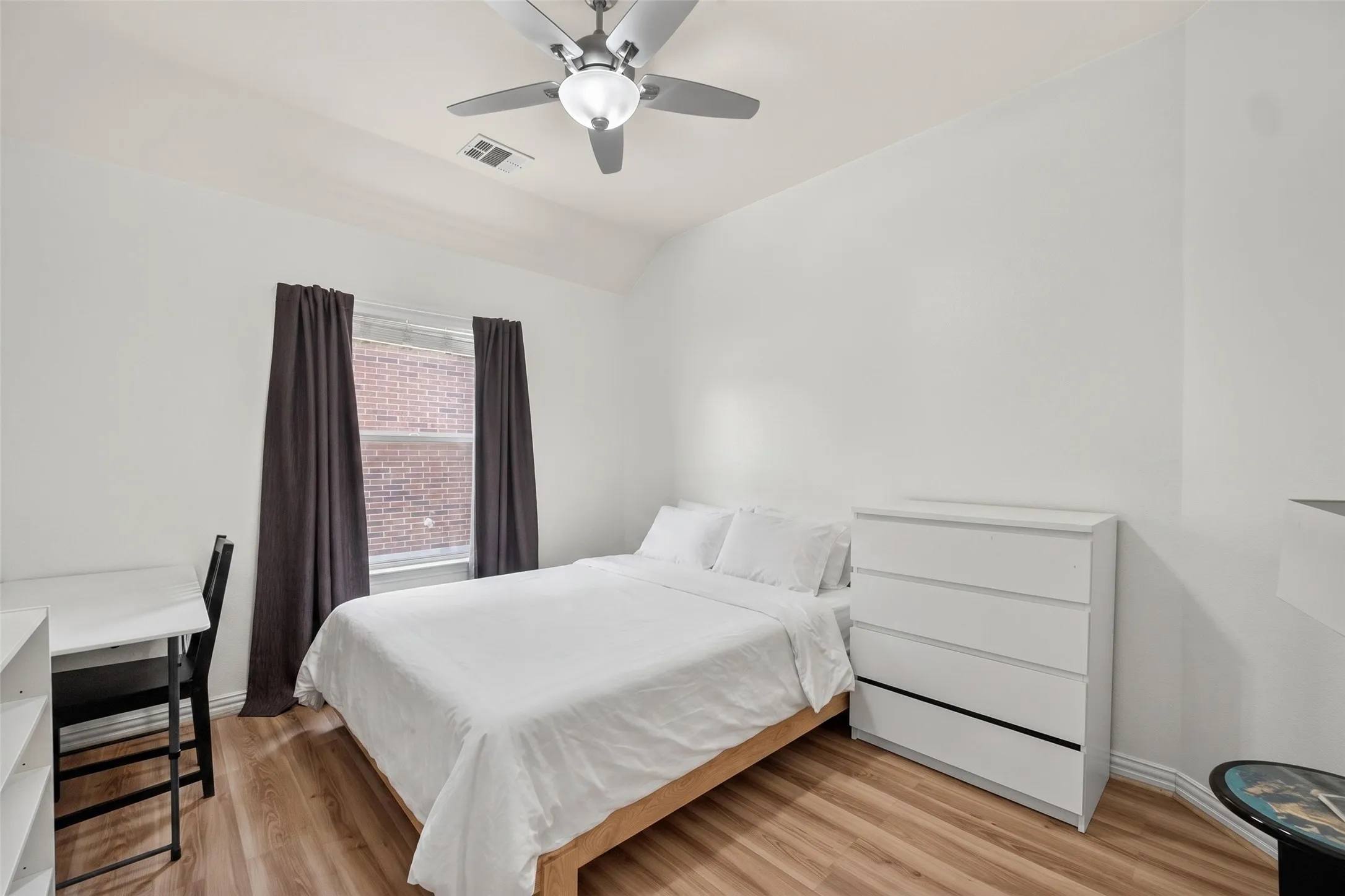 Single Family Residence For Sale in Dallas County , 3413 Castleman Cove Drive, Garland, Texas 75040, 4 Bedroom, 3 Bathroom, 2 Garage spaces, 2,411 Sqft, built in 2000, mls#21373459, Real Estate Agent in Garland, Homes For Sale in Dallas county, Homes For Sale in Garland, Realtor in Garland Texas, Real Estate Brokerage Independent Realty Texas, Luminita Cordes Realtor