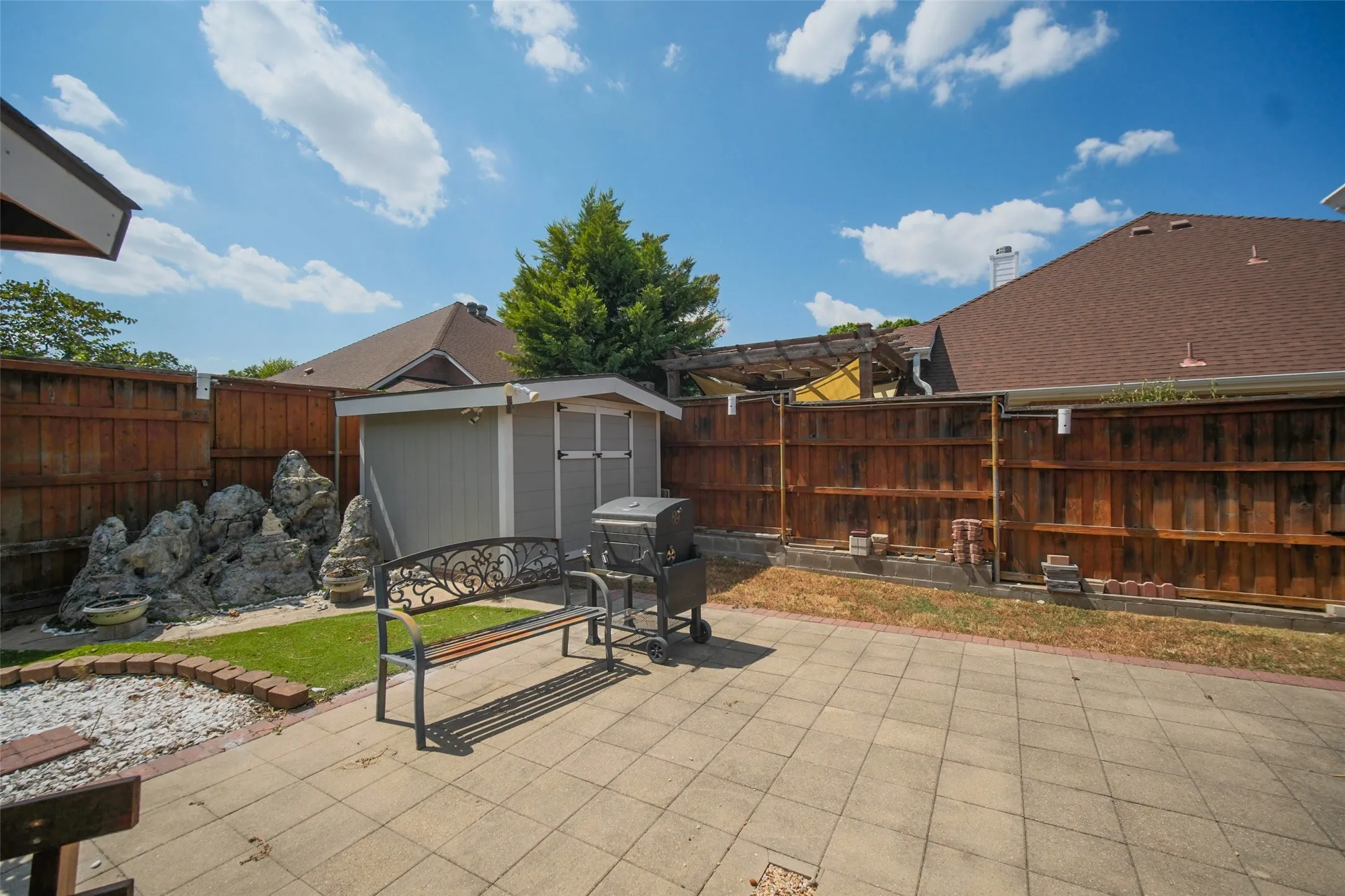 Single Family Residence For Sale in Dallas County , 3413 Castleman Cove Drive, Garland, Texas 75040, 4 Bedroom, 3 Bathroom, 2 Garage spaces, 2,411 Sqft, built in 2000, mls#21373459, Real Estate Agent in Garland, Homes For Sale in Dallas county, Homes For Sale in Garland, Realtor in Garland Texas, Real Estate Brokerage Independent Realty Texas, Luminita Cordes Realtor