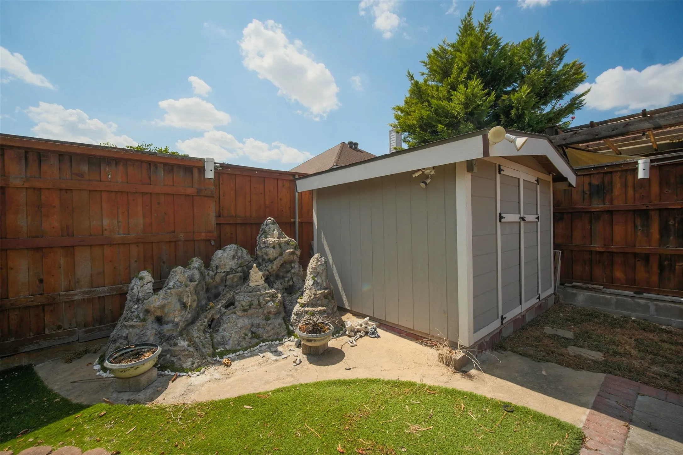 Single Family Residence For Sale in Dallas County , 3413 Castleman Cove Drive, Garland, Texas 75040, 4 Bedroom, 3 Bathroom, 2 Garage spaces, 2,411 Sqft, built in 2000, mls#21373459, Real Estate Agent in Garland, Homes For Sale in Dallas county, Homes For Sale in Garland, Realtor in Garland Texas, Real Estate Brokerage Independent Realty Texas, Luminita Cordes Realtor