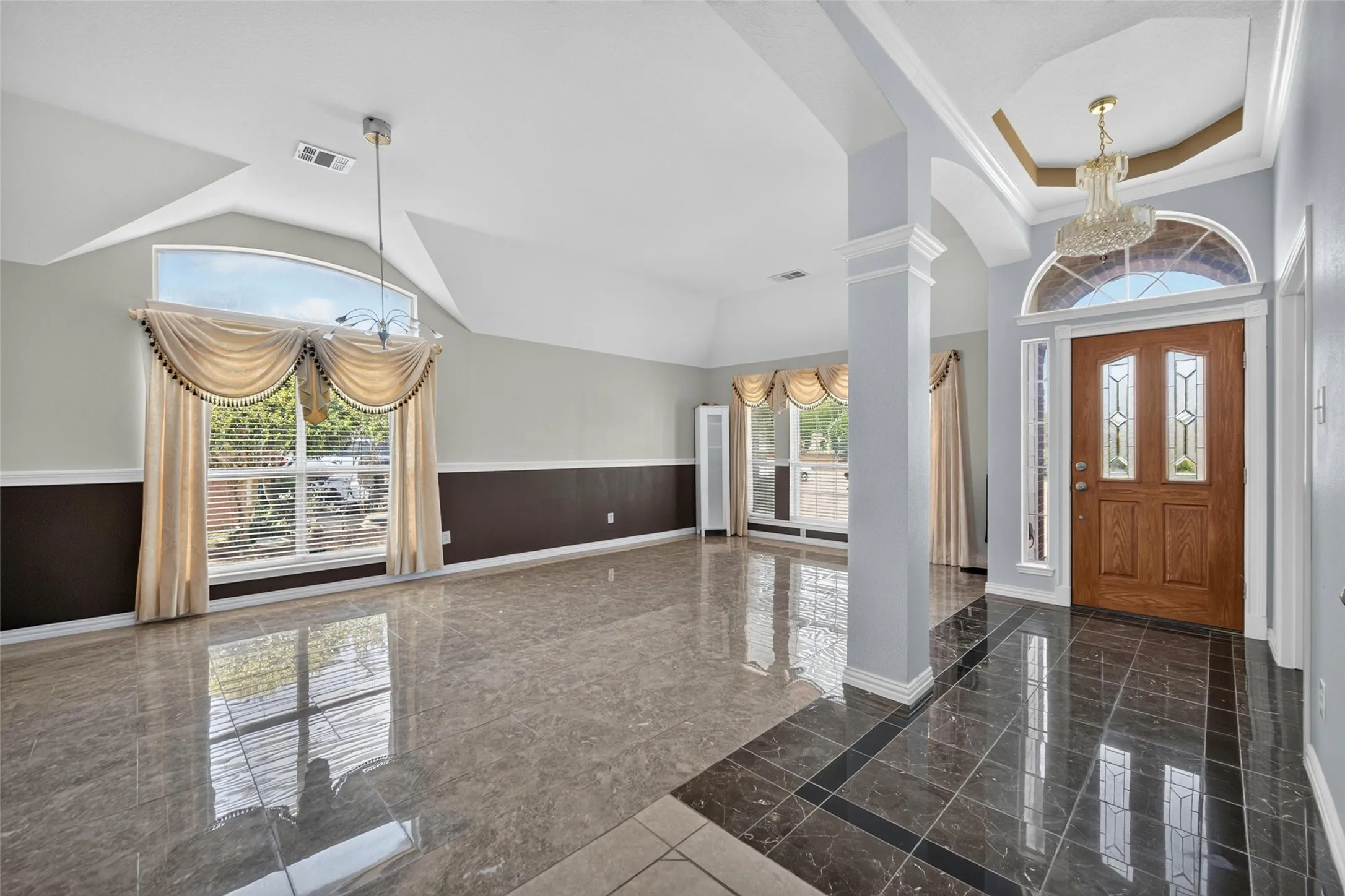 Single Family Residence For Sale in Dallas County , 3413 Castleman Cove Drive, Garland, Texas 75040, 4 Bedroom, 3 Bathroom, 2 Garage spaces, 2,411 Sqft, built in 2000, mls#21373459, Real Estate Agent in Garland, Homes For Sale in Dallas county, Homes For Sale in Garland, Realtor in Garland Texas, Real Estate Brokerage Independent Realty Texas, Luminita Cordes Realtor