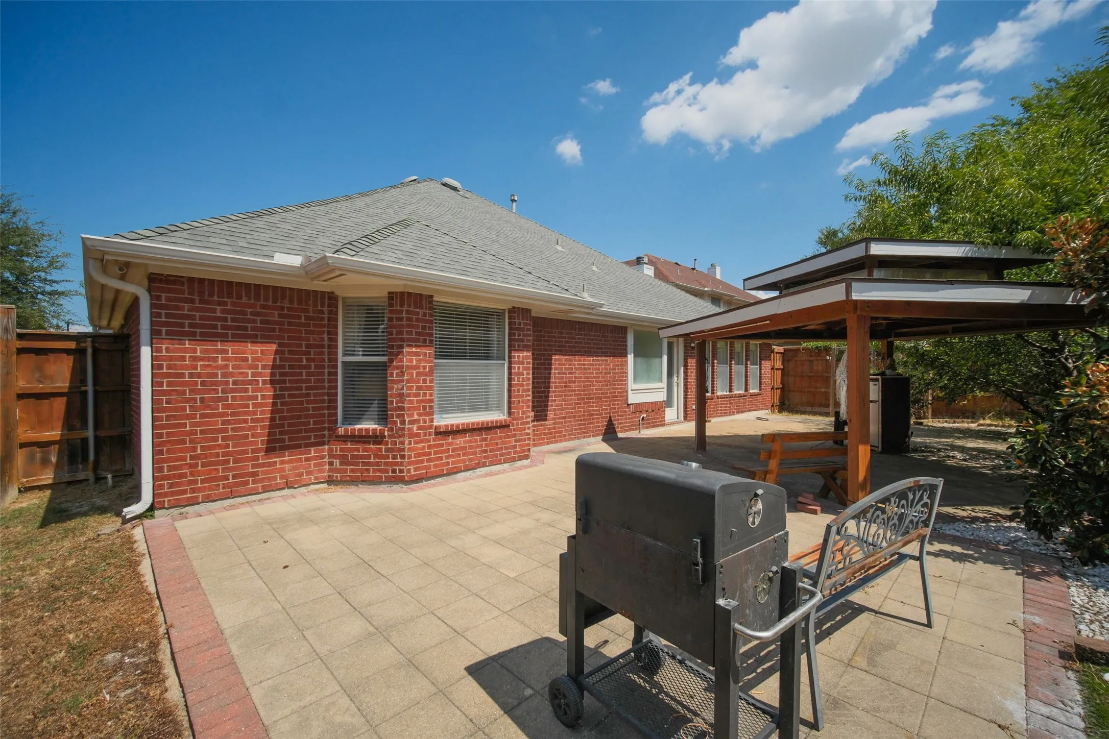 Single Family Residence For Sale in Dallas County , 3413 Castleman Cove Drive, Garland, Texas 75040, 4 Bedroom, 3 Bathroom, 2 Garage spaces, 2,411 Sqft, built in 2000, mls#21373459, Real Estate Agent in Garland, Homes For Sale in Dallas county, Homes For Sale in Garland, Realtor in Garland Texas, Real Estate Brokerage Independent Realty Texas, Luminita Cordes Realtor