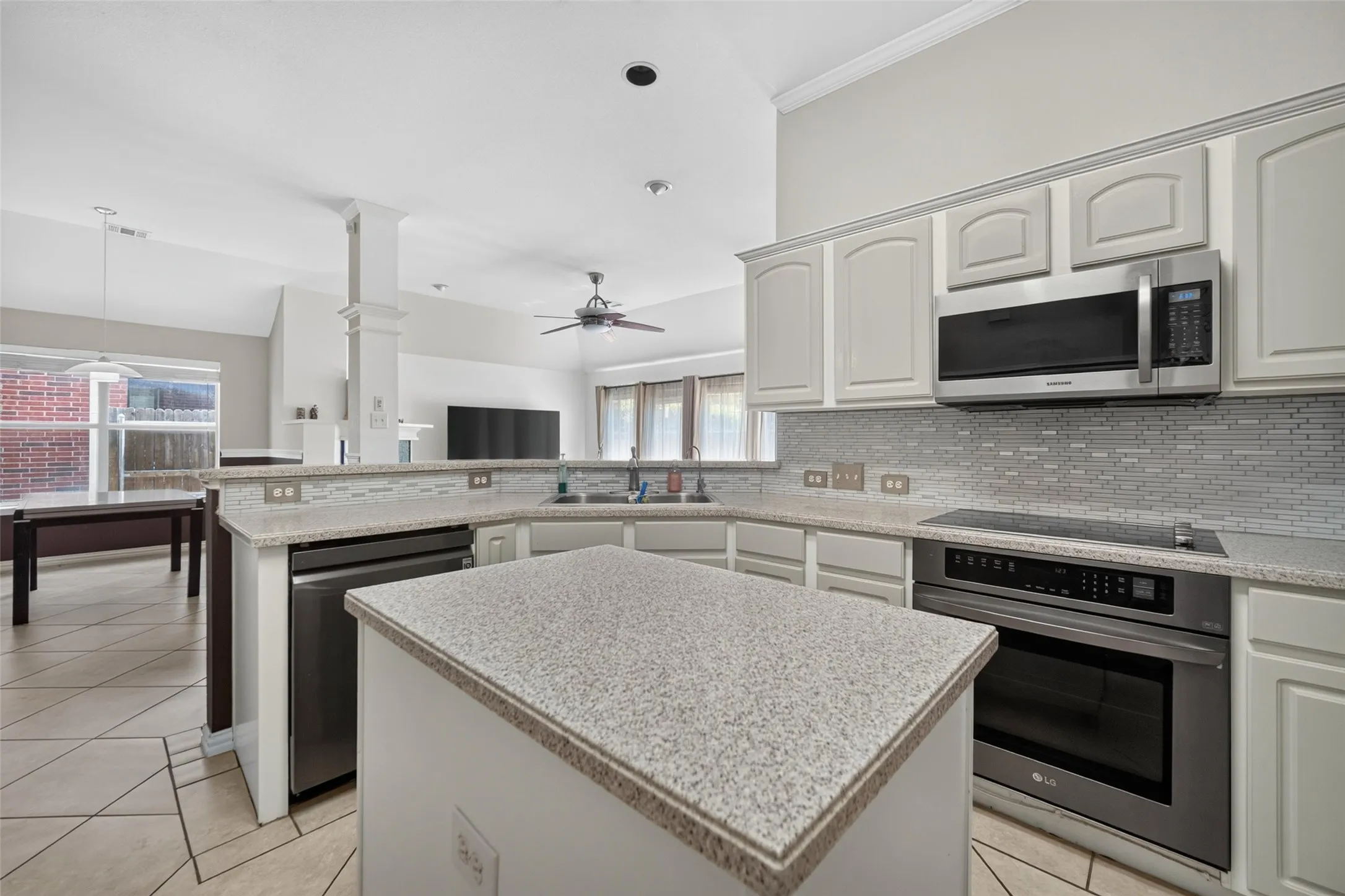 Single Family Residence For Sale in Dallas County , 3413 Castleman Cove Drive, Garland, Texas 75040, 4 Bedroom, 3 Bathroom, 2 Garage spaces, 2,411 Sqft, built in 2000, mls#21373459, Real Estate Agent in Garland, Homes For Sale in Dallas county, Homes For Sale in Garland, Realtor in Garland Texas, Real Estate Brokerage Independent Realty Texas, Luminita Cordes Realtor