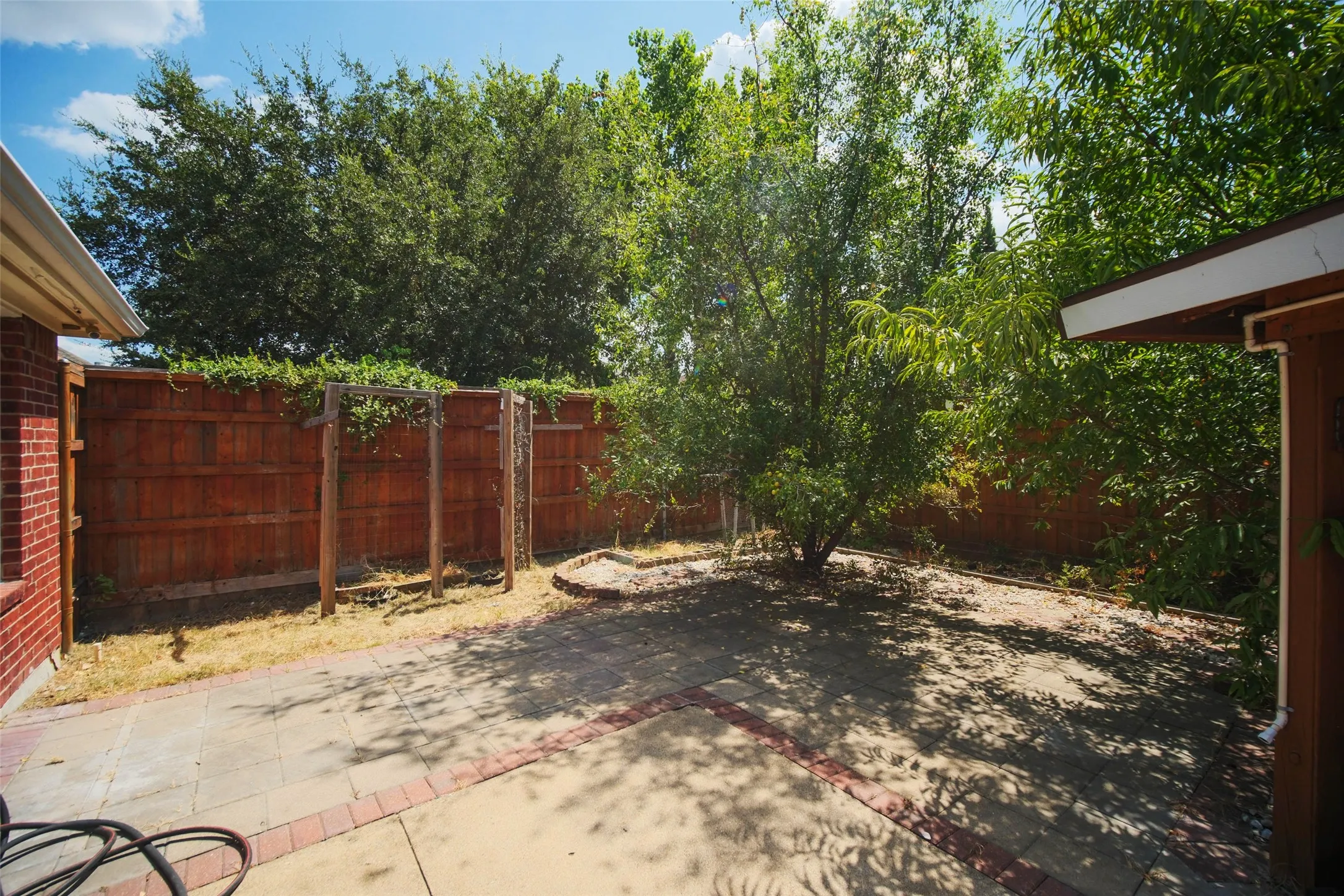 Single Family Residence For Sale in Dallas County , 3413 Castleman Cove Drive, Garland, Texas 75040, 4 Bedroom, 3 Bathroom, 2 Garage spaces, 2,411 Sqft, built in 2000, mls#21373459, Real Estate Agent in Garland, Homes For Sale in Dallas county, Homes For Sale in Garland, Realtor in Garland Texas, Real Estate Brokerage Independent Realty Texas, Luminita Cordes Realtor
