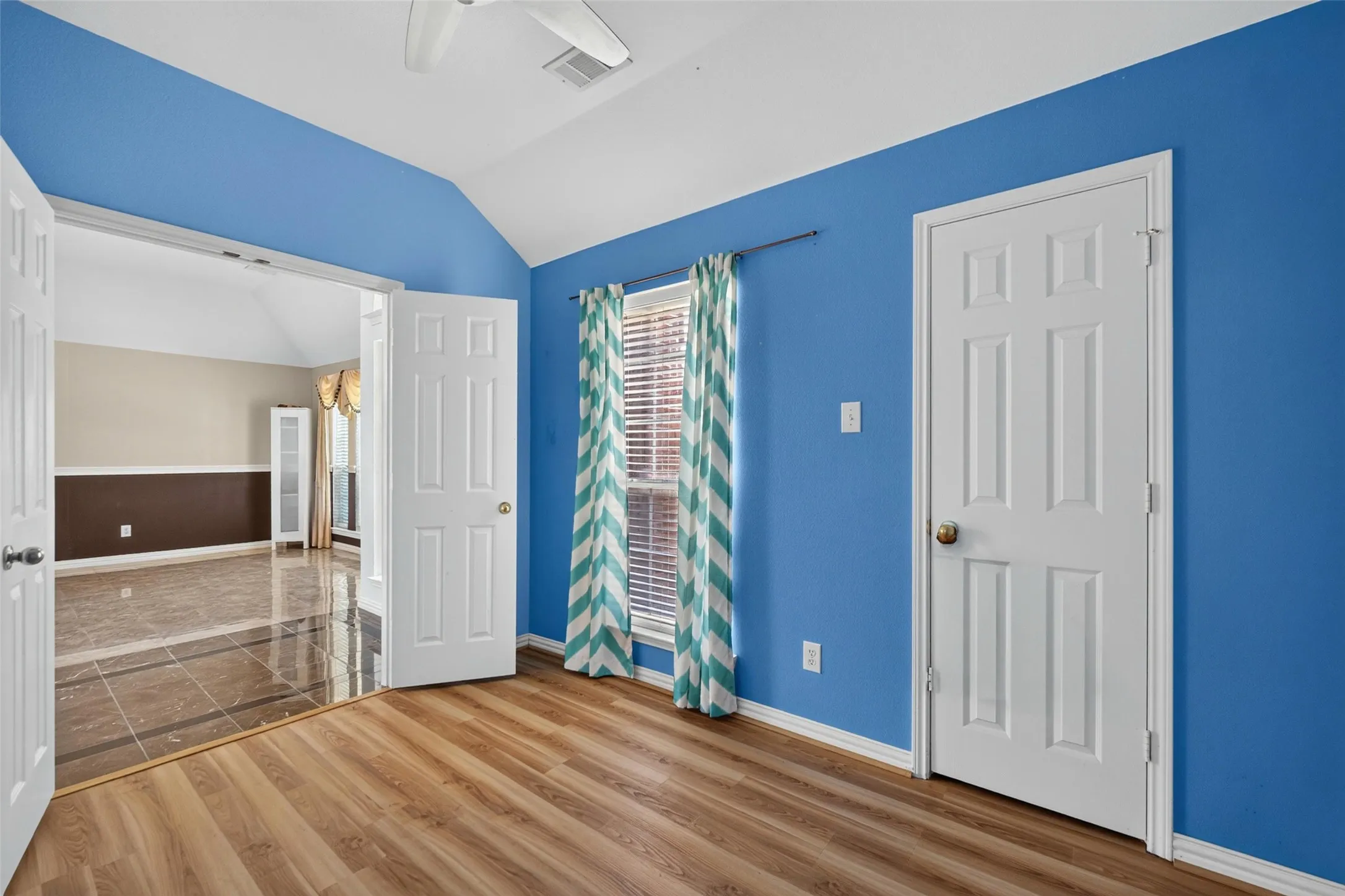 Single Family Residence For Sale in Dallas County , 3413 Castleman Cove Drive, Garland, Texas 75040, 4 Bedroom, 3 Bathroom, 2 Garage spaces, 2,411 Sqft, built in 2000, mls#21373459, Real Estate Agent in Garland, Homes For Sale in Dallas county, Homes For Sale in Garland, Realtor in Garland Texas, Real Estate Brokerage Independent Realty Texas, Luminita Cordes Realtor