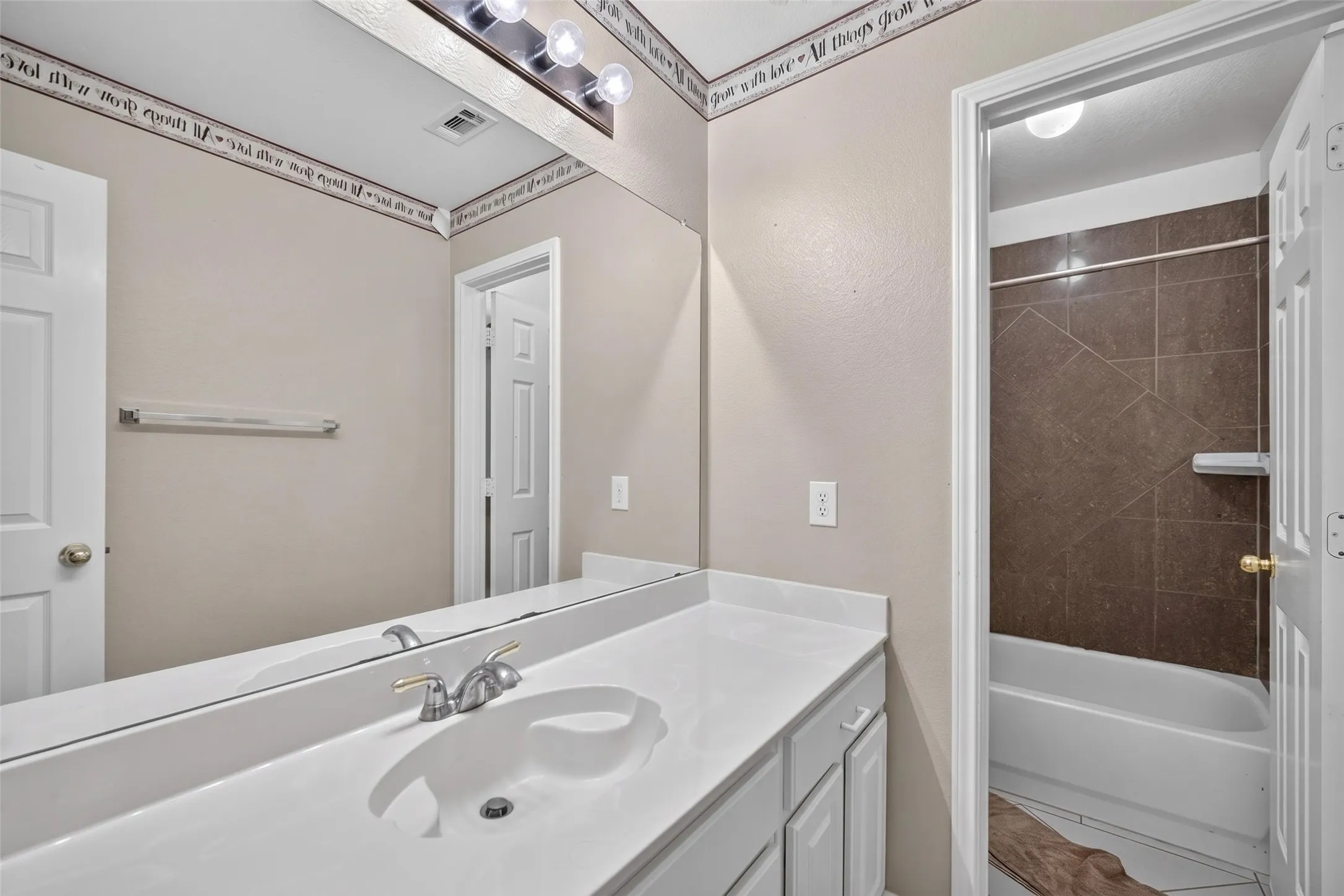 Single Family Residence For Sale in Dallas County , 3413 Castleman Cove Drive, Garland, Texas 75040, 4 Bedroom, 3 Bathroom, 2 Garage spaces, 2,411 Sqft, built in 2000, mls#21373459, Real Estate Agent in Garland, Homes For Sale in Dallas county, Homes For Sale in Garland, Realtor in Garland Texas, Real Estate Brokerage Independent Realty Texas, Luminita Cordes Realtor