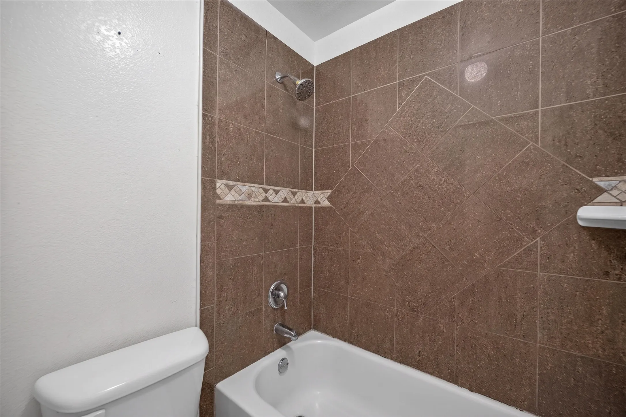 Single Family Residence For Sale in Dallas County , 3413 Castleman Cove Drive, Garland, Texas 75040, 4 Bedroom, 3 Bathroom, 2 Garage spaces, 2,411 Sqft, built in 2000, mls#21373459, Real Estate Agent in Garland, Homes For Sale in Dallas county, Homes For Sale in Garland, Realtor in Garland Texas, Real Estate Brokerage Independent Realty Texas, Luminita Cordes Realtor
