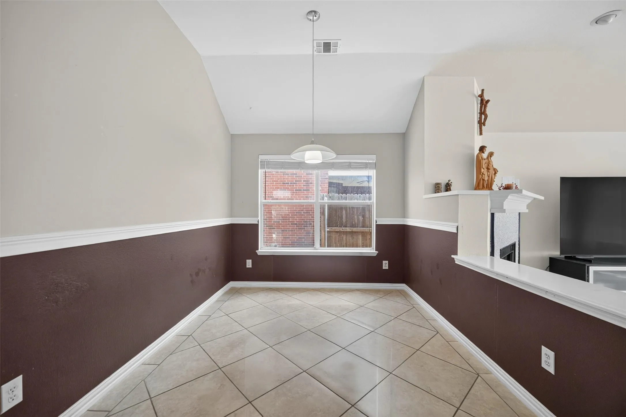 Single Family Residence For Sale in Dallas County , 3413 Castleman Cove Drive, Garland, Texas 75040, 4 Bedroom, 3 Bathroom, 2 Garage spaces, 2,411 Sqft, built in 2000, mls#21373459, Real Estate Agent in Garland, Homes For Sale in Dallas county, Homes For Sale in Garland, Realtor in Garland Texas, Real Estate Brokerage Independent Realty Texas, Luminita Cordes Realtor
