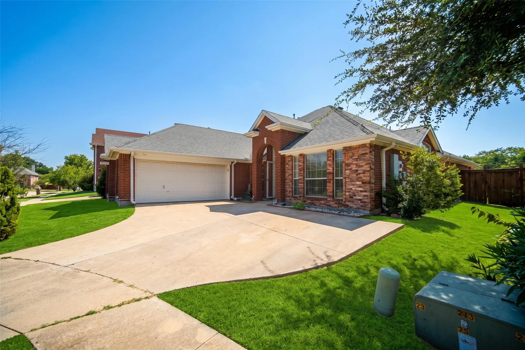 Single Family Residence For Sale in Dallas County , 3413 Castleman Cove Drive, Garland, Texas 75040, 4 Bedroom, 3 Bathroom, 2 Garage spaces, 2,411 Sqft, built in 2000, mls#21373459, Real Estate Agent in Garland, Homes For Sale in Dallas county, Homes For Sale in Garland, Realtor in Garland Texas, Real Estate Brokerage Independent Realty Texas, Luminita Cordes Realtor