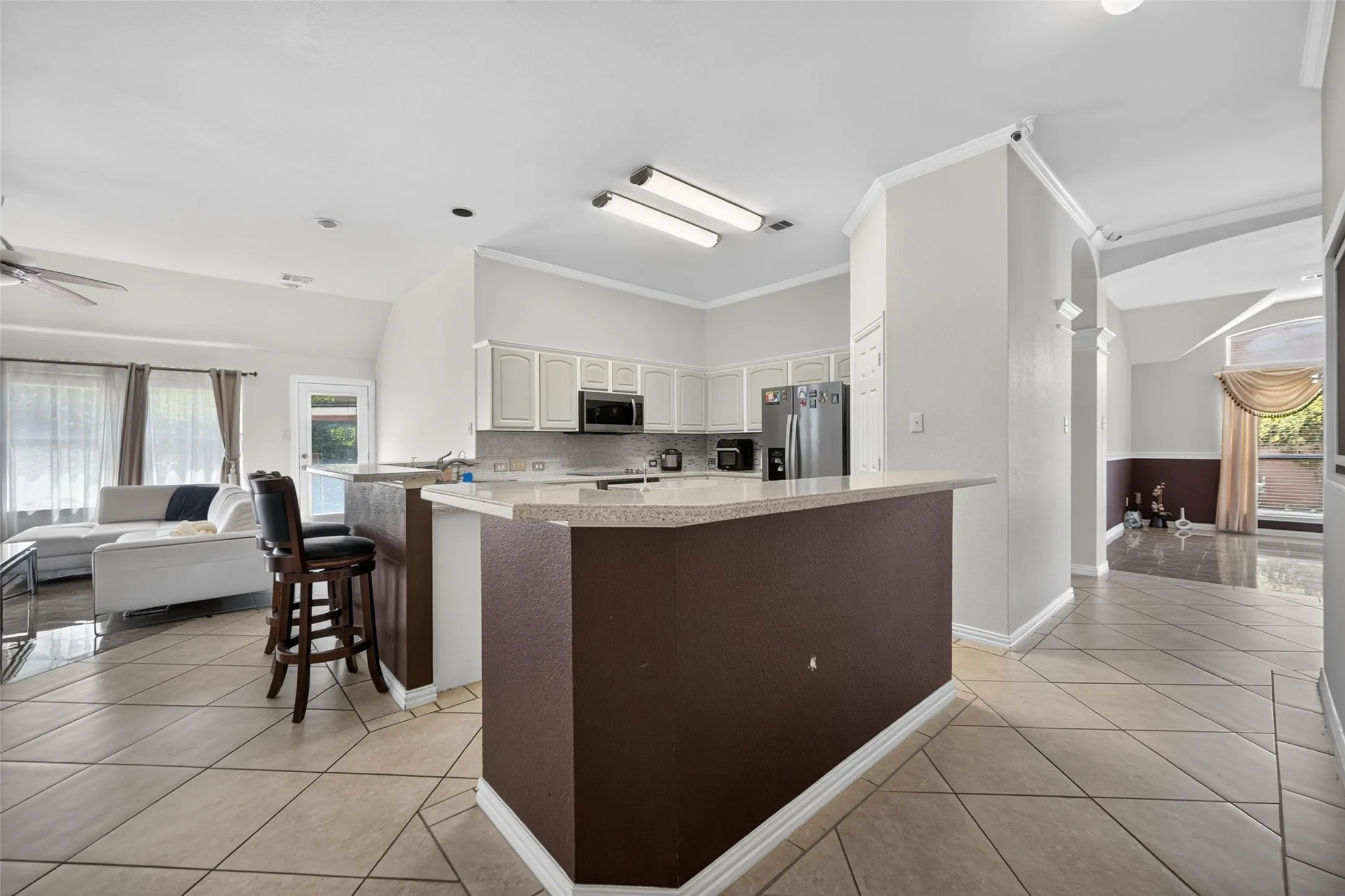 Single Family Residence For Sale in Dallas County , 3413 Castleman Cove Drive, Garland, Texas 75040, 4 Bedroom, 3 Bathroom, 2 Garage spaces, 2,411 Sqft, built in 2000, mls#21373459, Real Estate Agent in Garland, Homes For Sale in Dallas county, Homes For Sale in Garland, Realtor in Garland Texas, Real Estate Brokerage Independent Realty Texas, Luminita Cordes Realtor