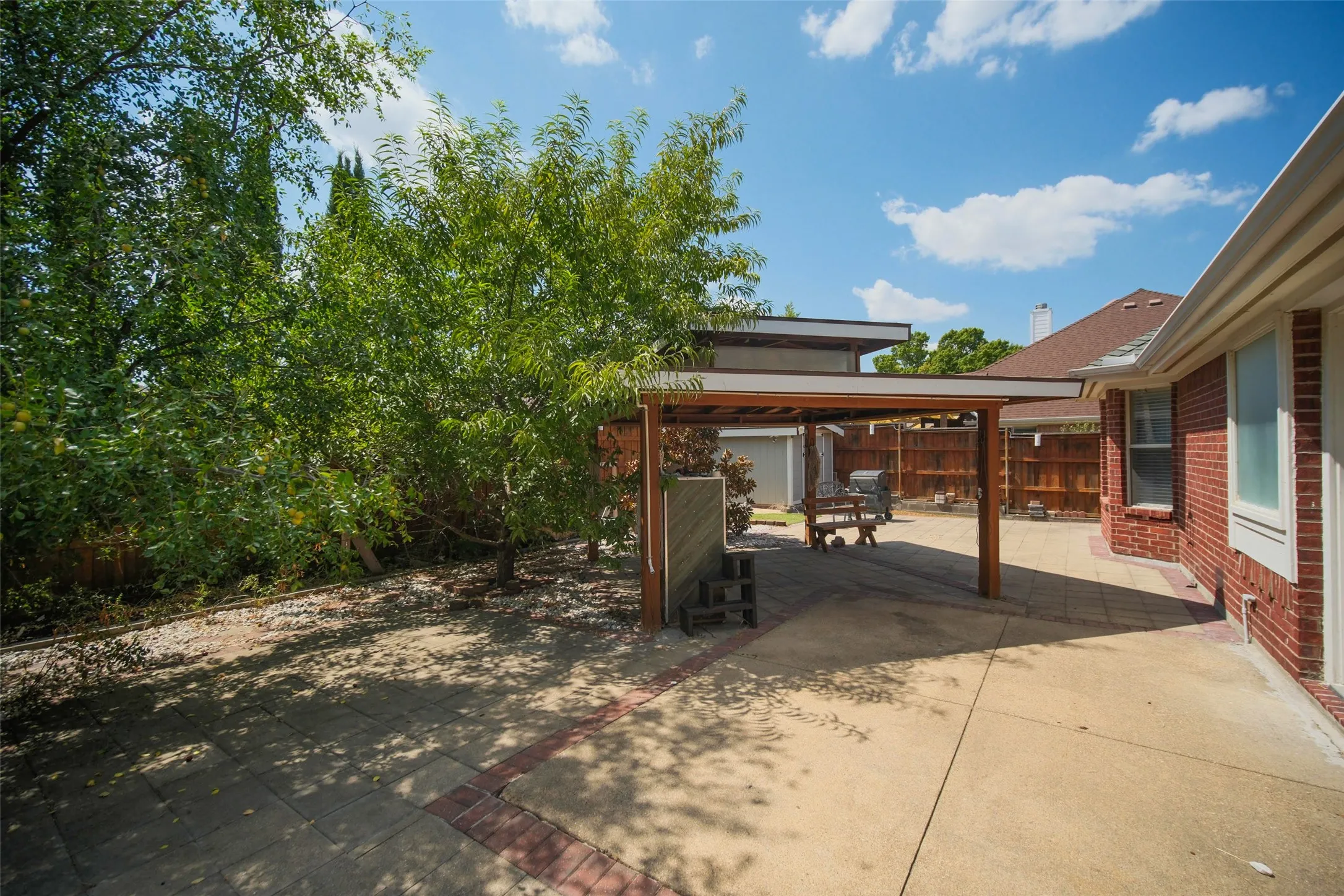 Single Family Residence For Sale in Dallas County , 3413 Castleman Cove Drive, Garland, Texas 75040, 4 Bedroom, 3 Bathroom, 2 Garage spaces, 2,411 Sqft, built in 2000, mls#21373459, Real Estate Agent in Garland, Homes For Sale in Dallas county, Homes For Sale in Garland, Realtor in Garland Texas, Real Estate Brokerage Independent Realty Texas, Luminita Cordes Realtor