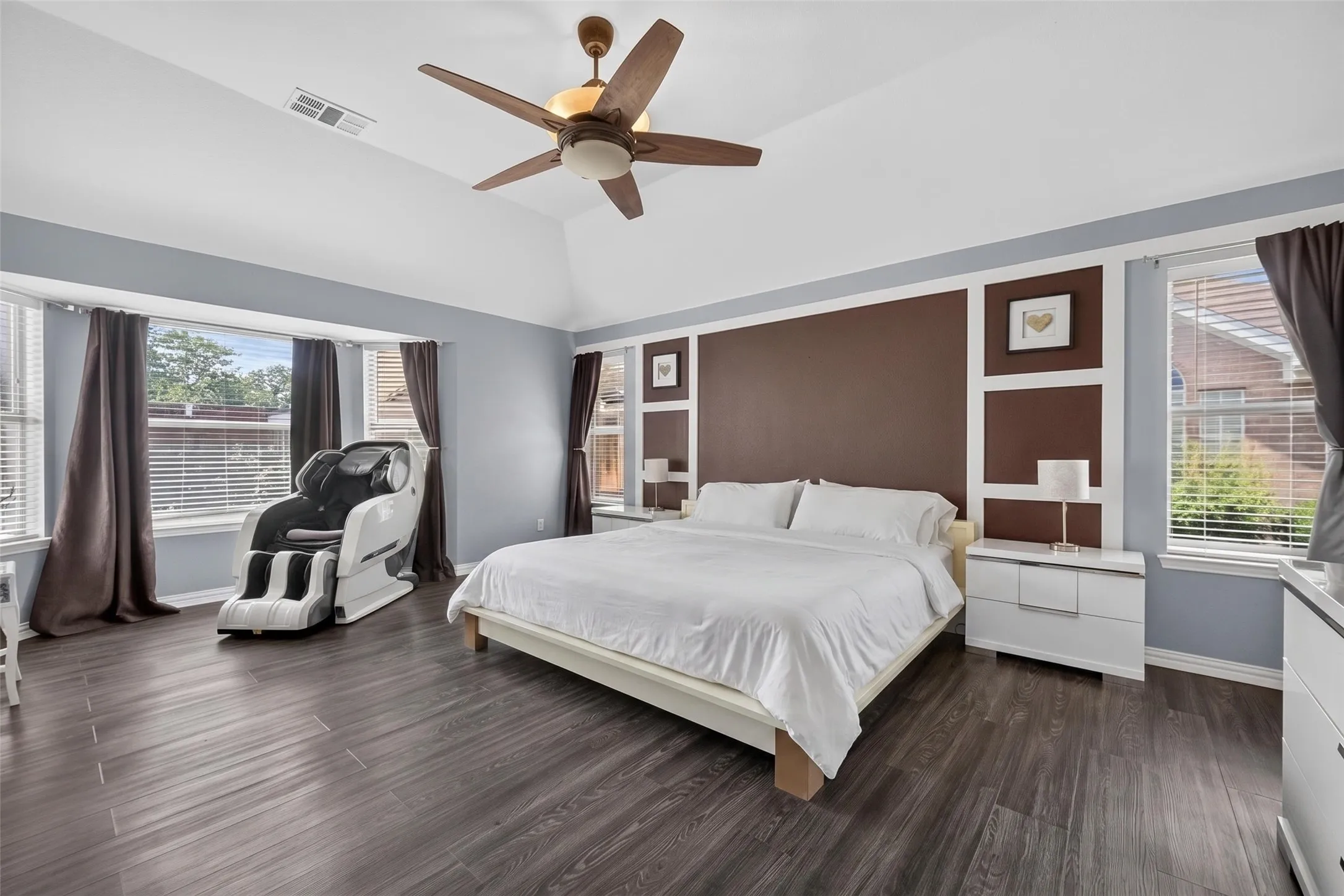 Single Family Residence For Sale in Dallas County , 3413 Castleman Cove Drive, Garland, Texas 75040, 4 Bedroom, 3 Bathroom, 2 Garage spaces, 2,411 Sqft, built in 2000, mls#21373459, Real Estate Agent in Garland, Homes For Sale in Dallas county, Homes For Sale in Garland, Realtor in Garland Texas, Real Estate Brokerage Independent Realty Texas, Luminita Cordes Realtor
