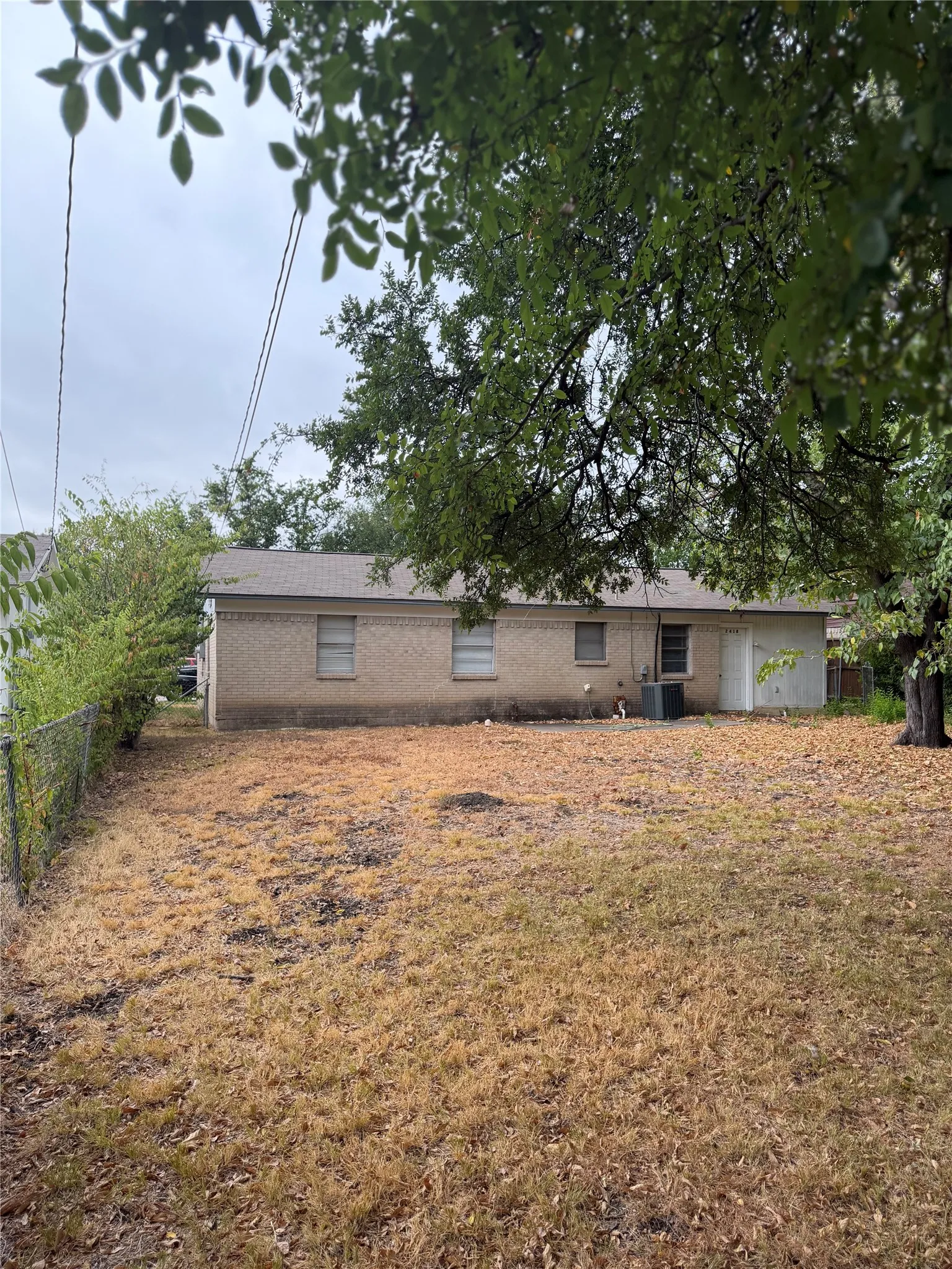 Single Family Residence For Sale in Dallas County , 2418 Fulton Drive, Mesquite, Texas 75150, 3 Bedroom, 2 Bathroom, 1 Garage spaces, 990 Sqft, built in 1961, mls#21381569, Real Estate Agent in Mesquite, Homes For Sale in Dallas county, Homes For Sale in Mesquite, Realtor in Mesquite Texas, Real Estate Brokerage Independent Realty Texas, Luminita Cordes Realtor