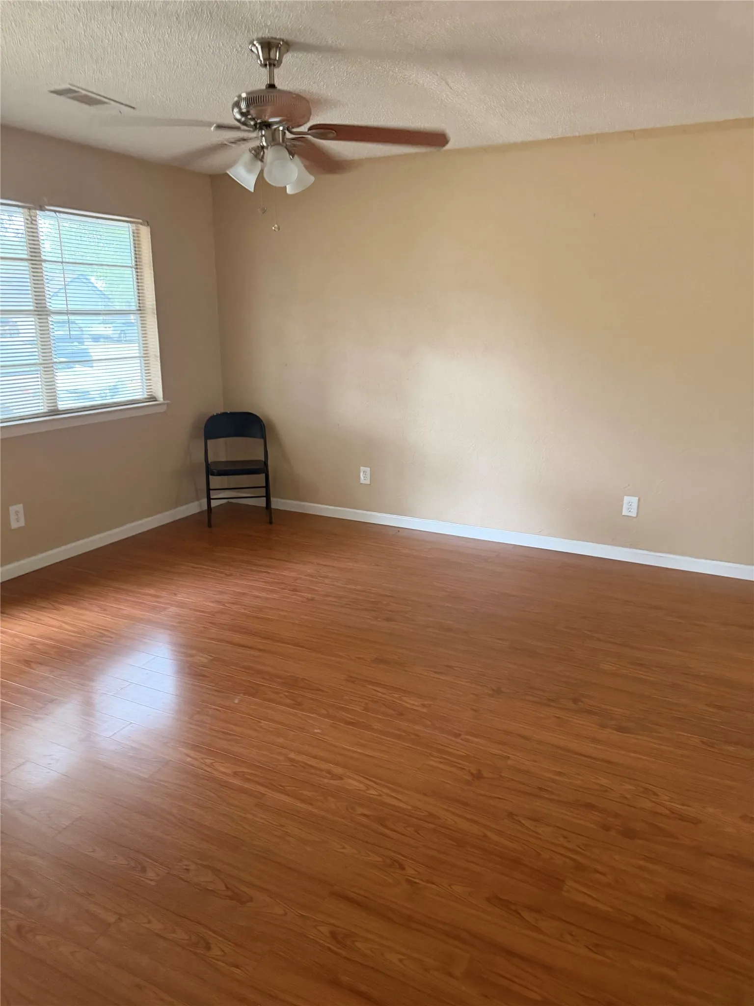 Single Family Residence For Sale in Dallas County , 2418 Fulton Drive, Mesquite, Texas 75150, 3 Bedroom, 2 Bathroom, 1 Garage spaces, 990 Sqft, built in 1961, mls#21381569, Real Estate Agent in Mesquite, Homes For Sale in Dallas county, Homes For Sale in Mesquite, Realtor in Mesquite Texas, Real Estate Brokerage Independent Realty Texas, Luminita Cordes Realtor