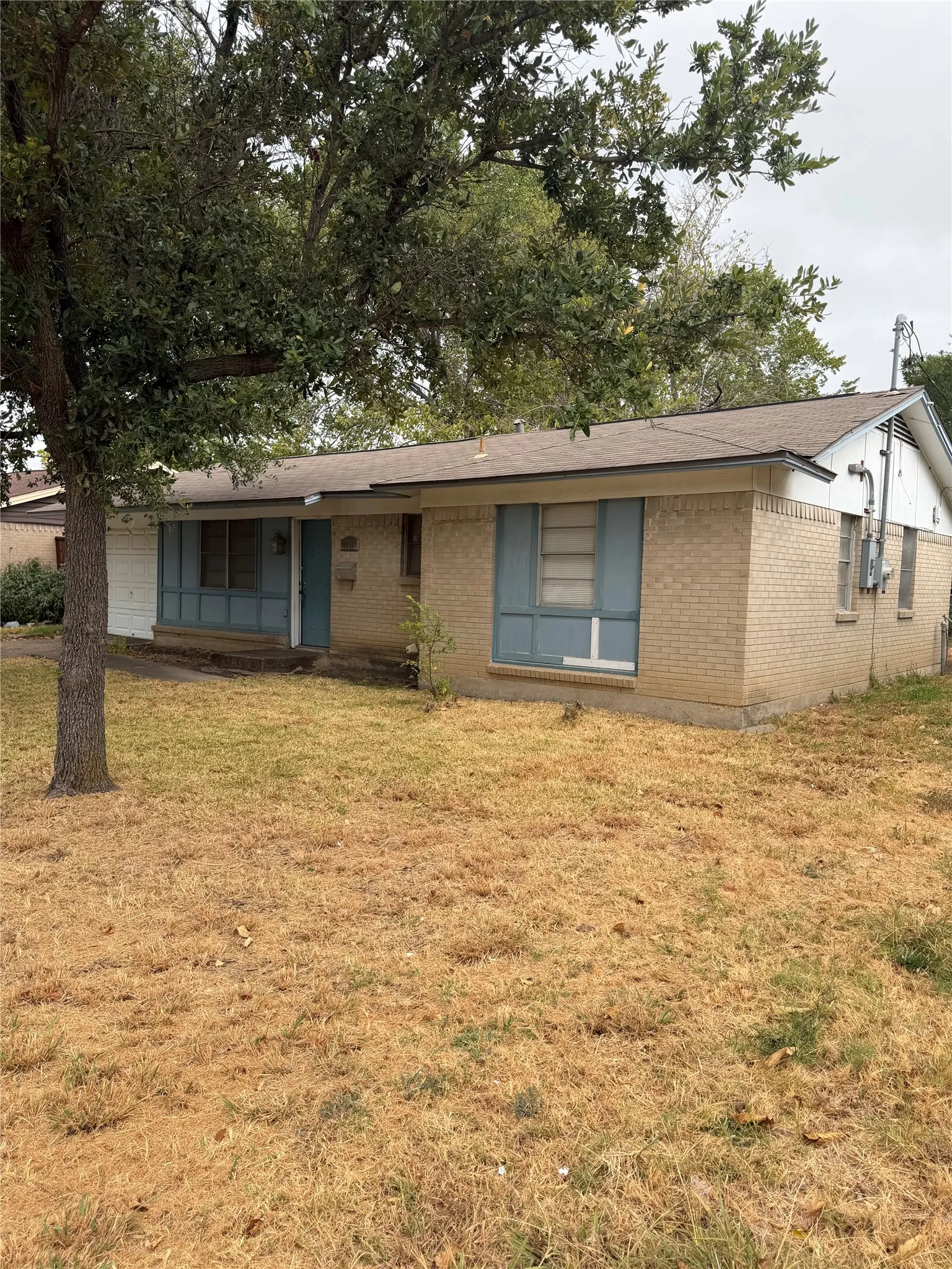 Single Family Residence For Sale in Dallas County , 2418 Fulton Drive, Mesquite, Texas 75150, 3 Bedroom, 2 Bathroom, 1 Garage spaces, 990 Sqft, built in 1961, mls#21381569, Real Estate Agent in Mesquite, Homes For Sale in Dallas county, Homes For Sale in Mesquite, Realtor in Mesquite Texas, Real Estate Brokerage Independent Realty Texas, Luminita Cordes Realtor