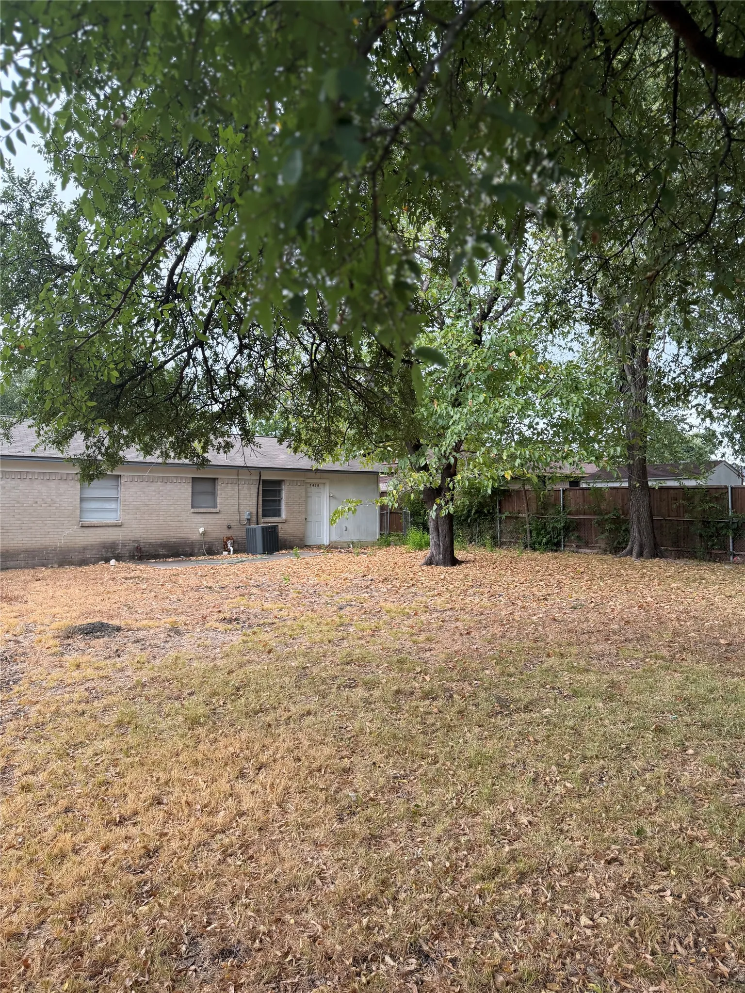 Single Family Residence For Sale in Dallas County , 2418 Fulton Drive, Mesquite, Texas 75150, 3 Bedroom, 2 Bathroom, 1 Garage spaces, 990 Sqft, built in 1961, mls#21381569, Real Estate Agent in Mesquite, Homes For Sale in Dallas county, Homes For Sale in Mesquite, Realtor in Mesquite Texas, Real Estate Brokerage Independent Realty Texas, Luminita Cordes Realtor