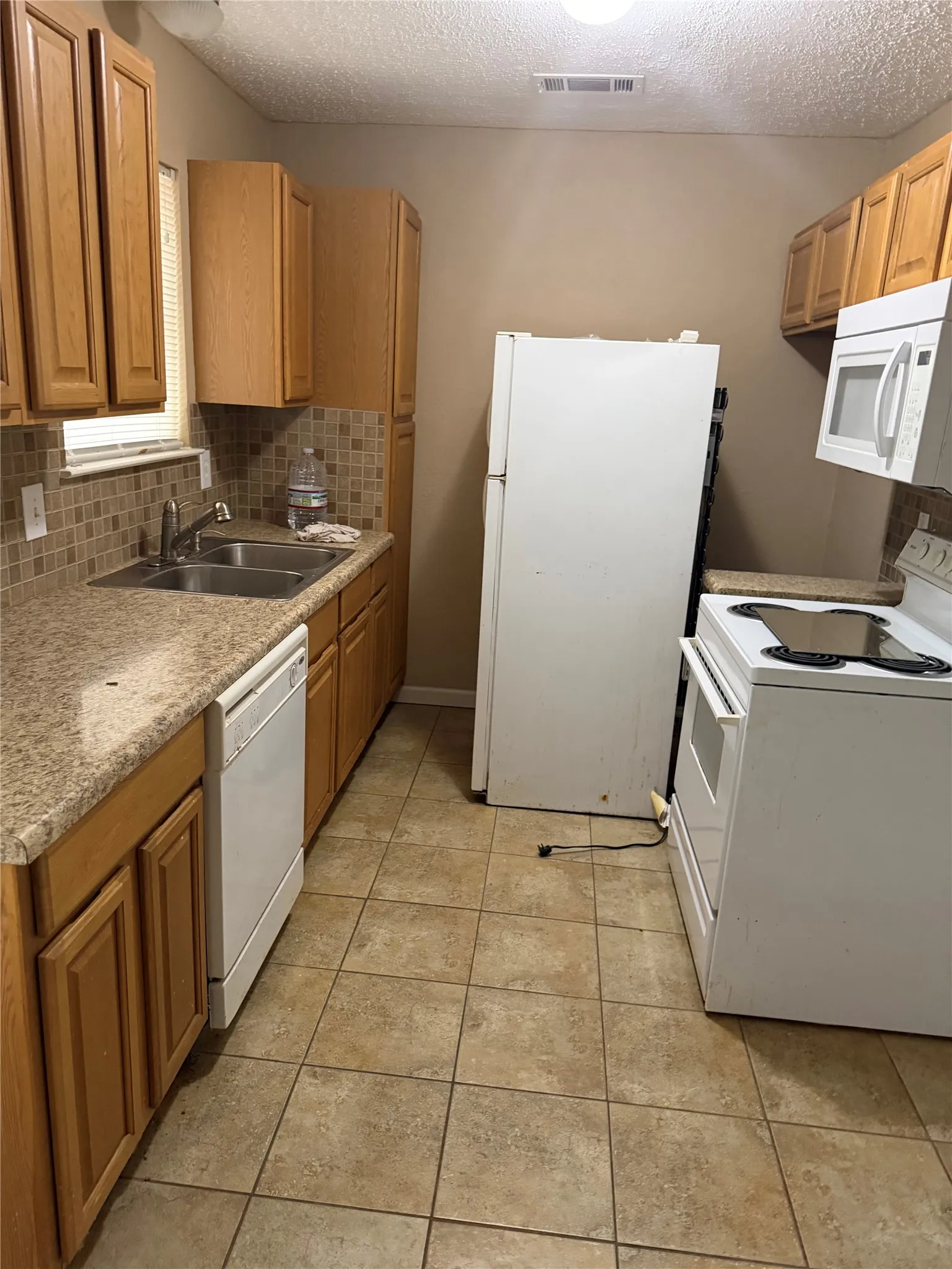 Single Family Residence For Sale in Dallas County , 2418 Fulton Drive, Mesquite, Texas 75150, 3 Bedroom, 2 Bathroom, 1 Garage spaces, 990 Sqft, built in 1961, mls#21381569, Real Estate Agent in Mesquite, Homes For Sale in Dallas county, Homes For Sale in Mesquite, Realtor in Mesquite Texas, Real Estate Brokerage Independent Realty Texas, Luminita Cordes Realtor