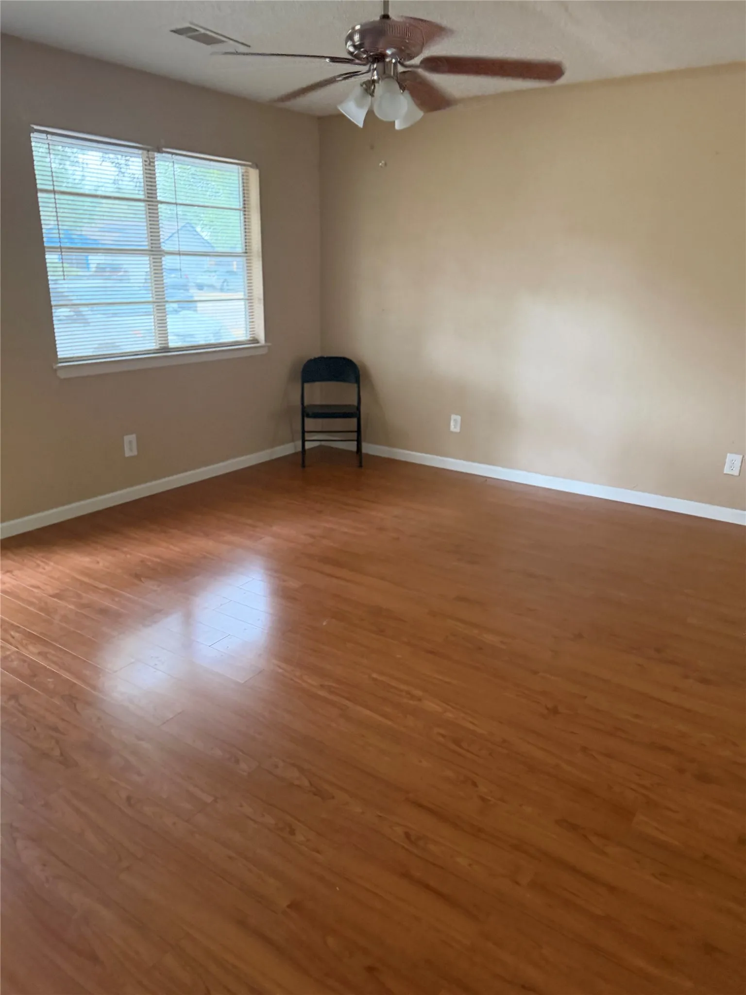 Single Family Residence For Sale in Dallas County , 2418 Fulton Drive, Mesquite, Texas 75150, 3 Bedroom, 2 Bathroom, 1 Garage spaces, 990 Sqft, built in 1961, mls#21381569, Real Estate Agent in Mesquite, Homes For Sale in Dallas county, Homes For Sale in Mesquite, Realtor in Mesquite Texas, Real Estate Brokerage Independent Realty Texas, Luminita Cordes Realtor