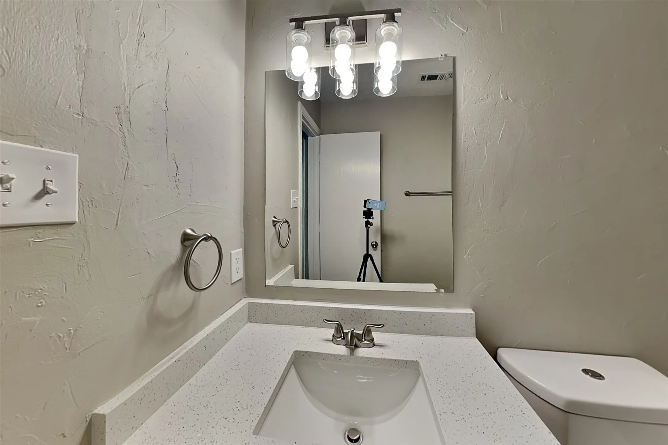Single Family Residence For Rent in Denton County , 1677 Prescott Circle, Flower Mound, Texas 75028, 3 Bedroom, 3 Bathroom, 2 Garage spaces, 2,066 Sqft, built in 1992, mls#21381563, Real Estate Agent in Flower Mound, Homes For Rent in Denton county, Homes For Rent in Flower Mound, Realtor in Flower Mound Texas, Real Estate Brokerage Independent Realty Texas, Luminita Cordes Realtor