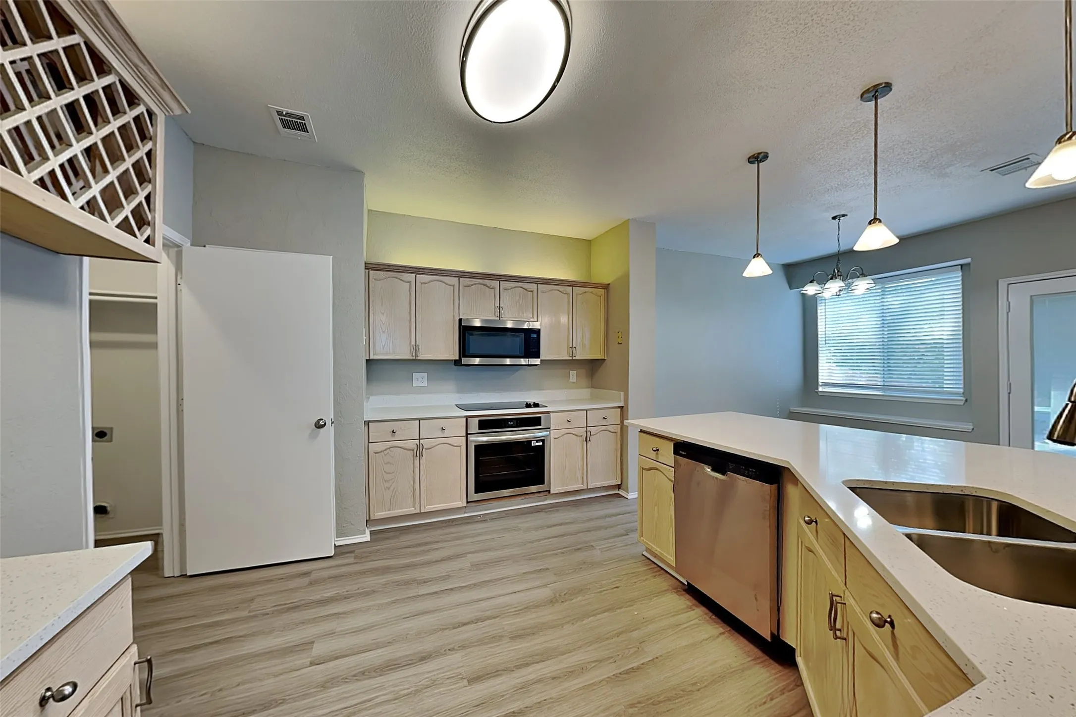 Single Family Residence For Rent in Denton County , 1677 Prescott Circle, Flower Mound, Texas 75028, 3 Bedroom, 3 Bathroom, 2 Garage spaces, 2,066 Sqft, built in 1992, mls#21381563, Real Estate Agent in Flower Mound, Homes For Rent in Denton county, Homes For Rent in Flower Mound, Realtor in Flower Mound Texas, Real Estate Brokerage Independent Realty Texas, Luminita Cordes Realtor