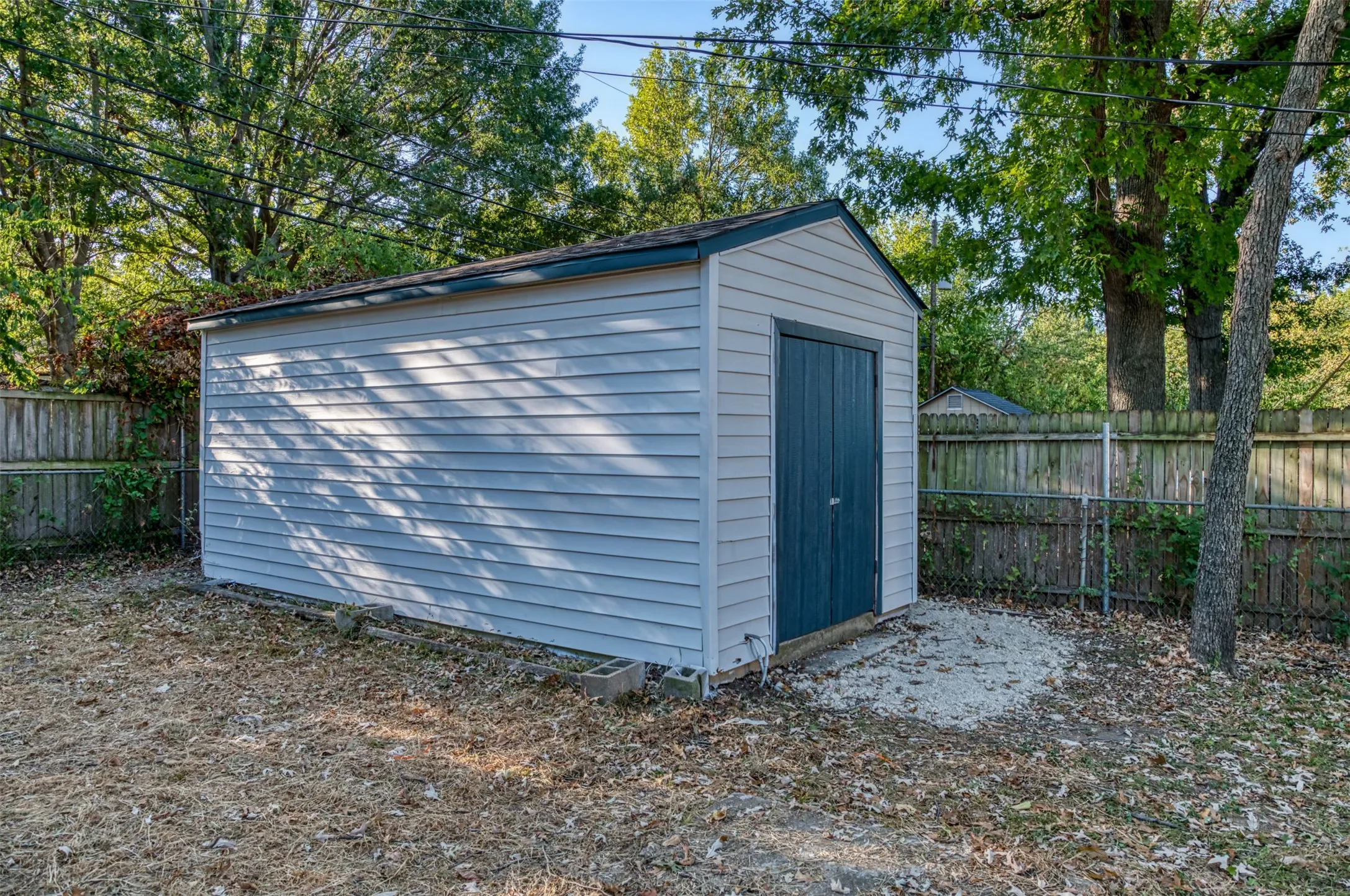 Single Family Residence For Sale in Tarrant County , 414 Freestone Drive, Euless, Texas 76039, 4 Bedroom, 1 Bathroom, 9 Garage spaces, 1,169 Sqft, built in 1959, mls#21355171, Real Estate Agent in Euless, Homes For Sale in Tarrant county, Homes For Sale in Euless, Realtor in Euless Texas, Real Estate Brokerage Independent Realty Texas, Luminita Cordes Realtor