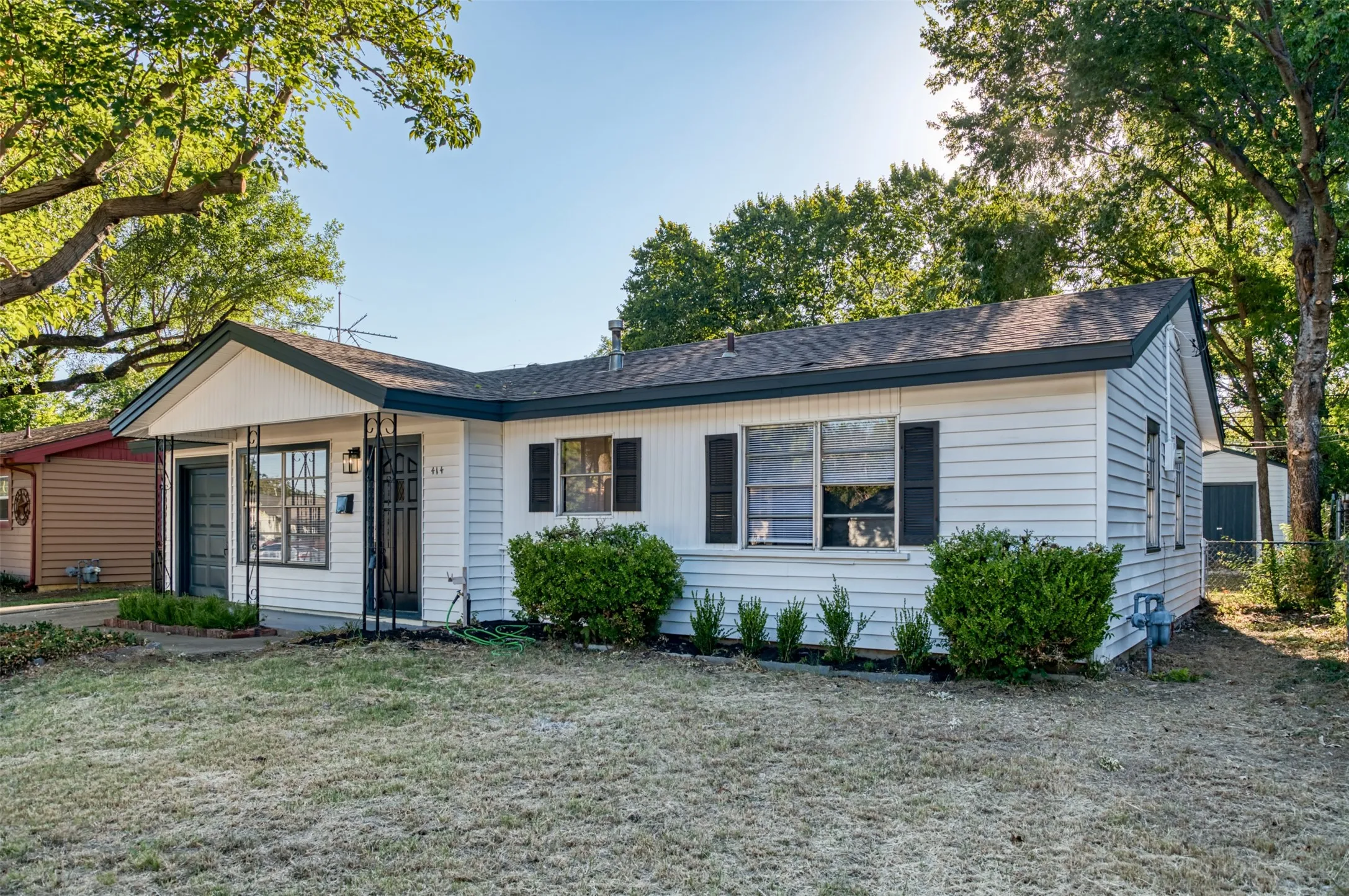 Single Family Residence For Sale in Tarrant County , 414 Freestone Drive, Euless, Texas 76039, 4 Bedroom, 1 Bathroom, 9 Garage spaces, 1,169 Sqft, built in 1959, mls#21355171, Real Estate Agent in Euless, Homes For Sale in Tarrant county, Homes For Sale in Euless, Realtor in Euless Texas, Real Estate Brokerage Independent Realty Texas, Luminita Cordes Realtor