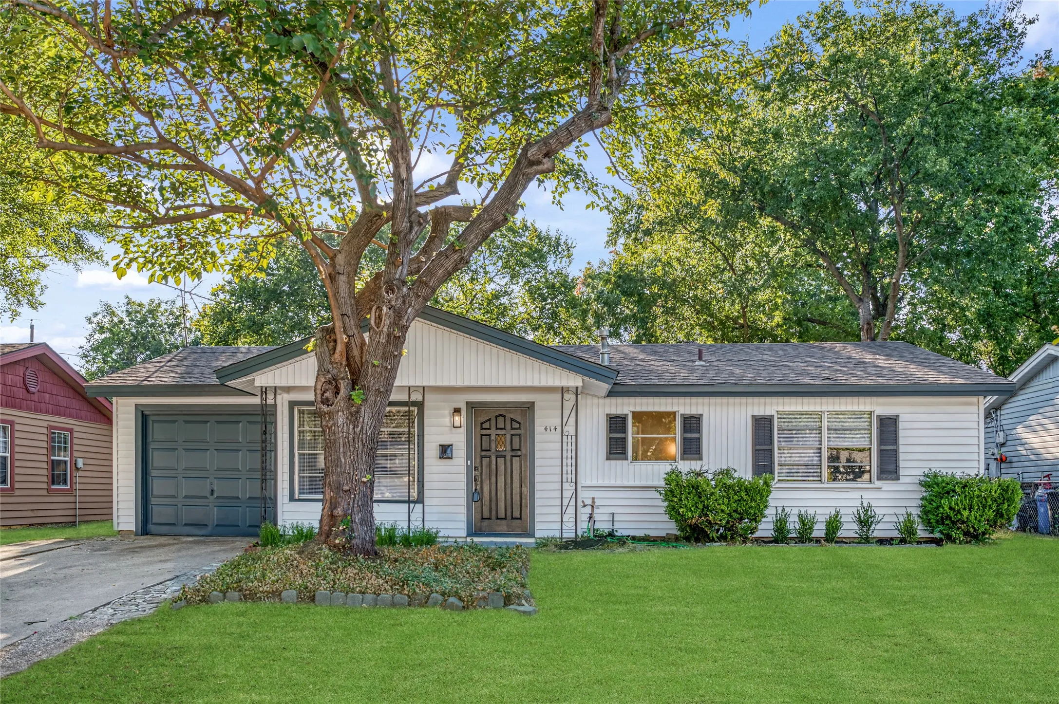 Single Family Residence For Sale in Tarrant County , 414 Freestone Drive, Euless, Texas 76039, 4 Bedroom, 1 Bathroom, 9 Garage spaces, 1,169 Sqft, built in 1959, mls#21355171, Real Estate Agent in Euless, Homes For Sale in Tarrant county, Homes For Sale in Euless, Realtor in Euless Texas, Real Estate Brokerage Independent Realty Texas, Luminita Cordes Realtor