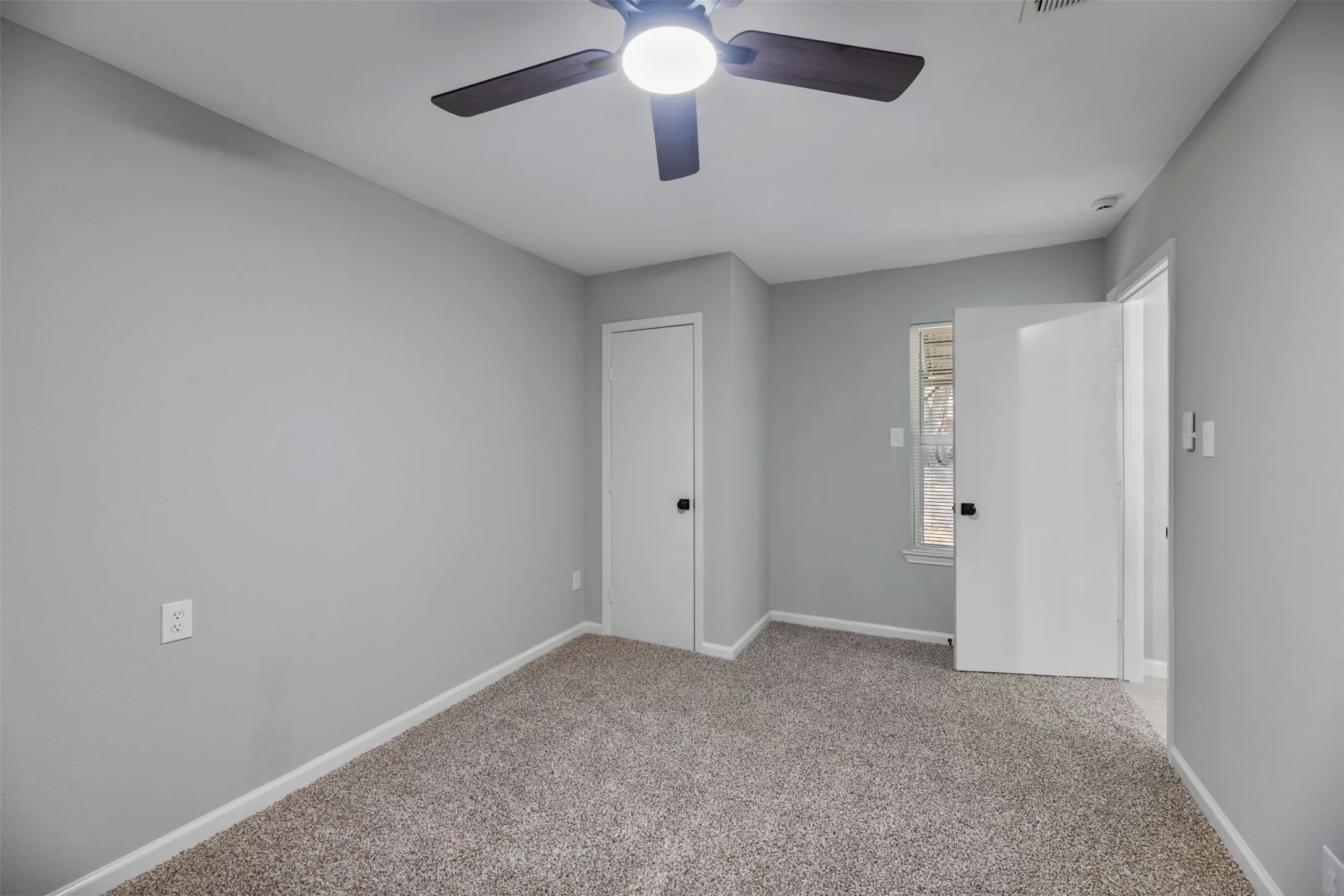 Single Family Residence For Sale in Tarrant County , 414 Freestone Drive, Euless, Texas 76039, 4 Bedroom, 1 Bathroom, 9 Garage spaces, 1,169 Sqft, built in 1959, mls#21355171, Real Estate Agent in Euless, Homes For Sale in Tarrant county, Homes For Sale in Euless, Realtor in Euless Texas, Real Estate Brokerage Independent Realty Texas, Luminita Cordes Realtor