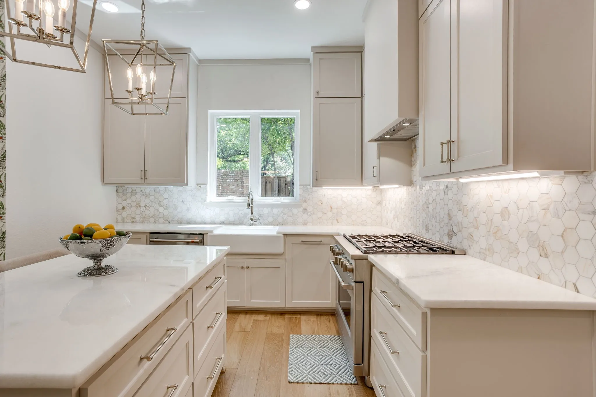 Single Family Residence For Sale in Tarrant County , 2144 Fountain Square Drive, Fort Worth, Texas 76107, 4 Bedroom, 4 Bathroom, 2 Garage spaces, 3,710 Sqft, built in 1984, mls#21374791, Real Estate Agent in Fort Worth, Homes For Sale in Tarrant county, Homes For Sale in Fort Worth, Realtor in Fort Worth Texas, Real Estate Brokerage Independent Realty Texas, Luminita Cordes Realtor