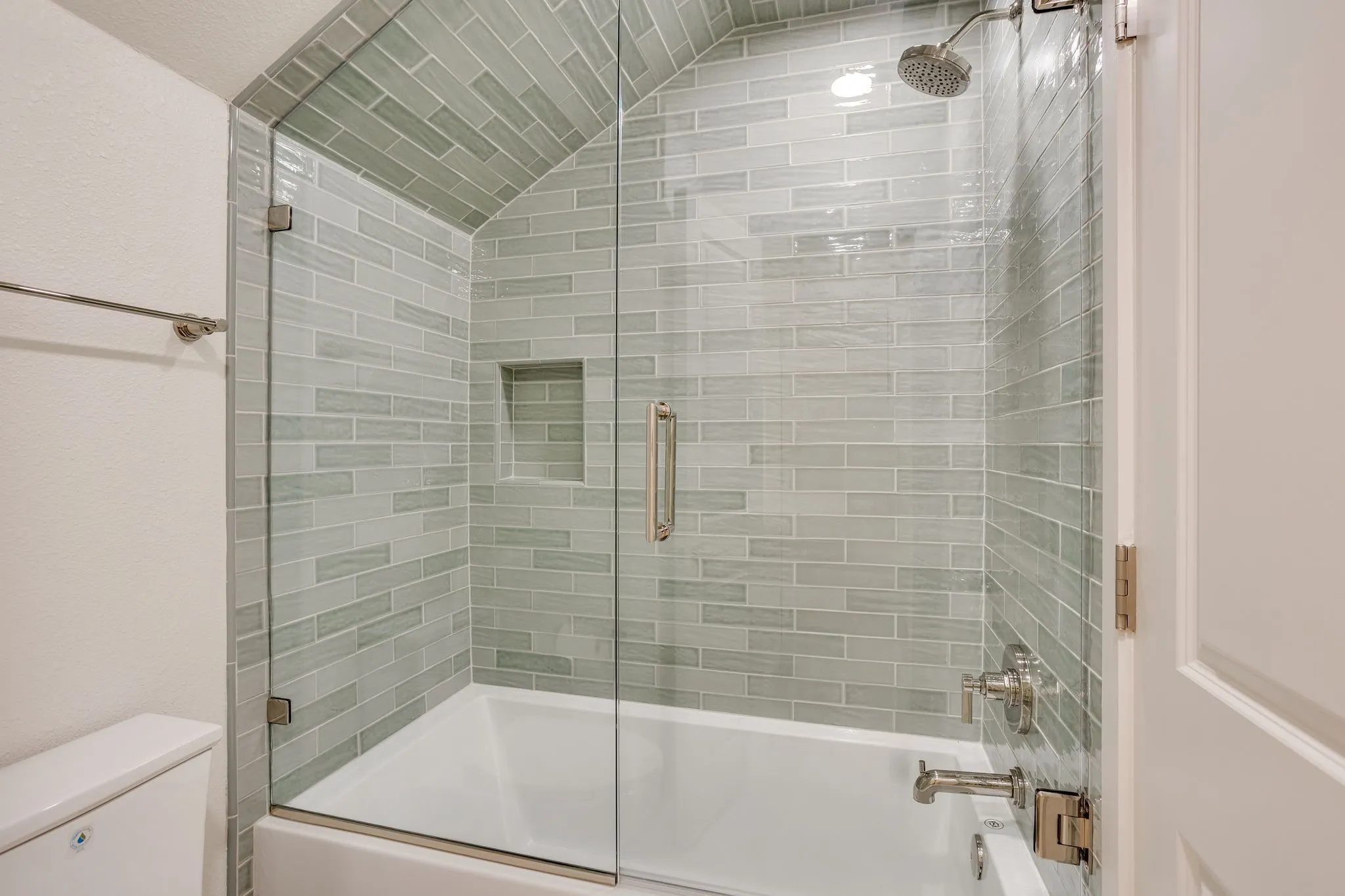 Single Family Residence For Sale in Tarrant County , 2144 Fountain Square Drive, Fort Worth, Texas 76107, 4 Bedroom, 4 Bathroom, 2 Garage spaces, 3,710 Sqft, built in 1984, mls#21374791, Real Estate Agent in Fort Worth, Homes For Sale in Tarrant county, Homes For Sale in Fort Worth, Realtor in Fort Worth Texas, Real Estate Brokerage Independent Realty Texas, Luminita Cordes Realtor