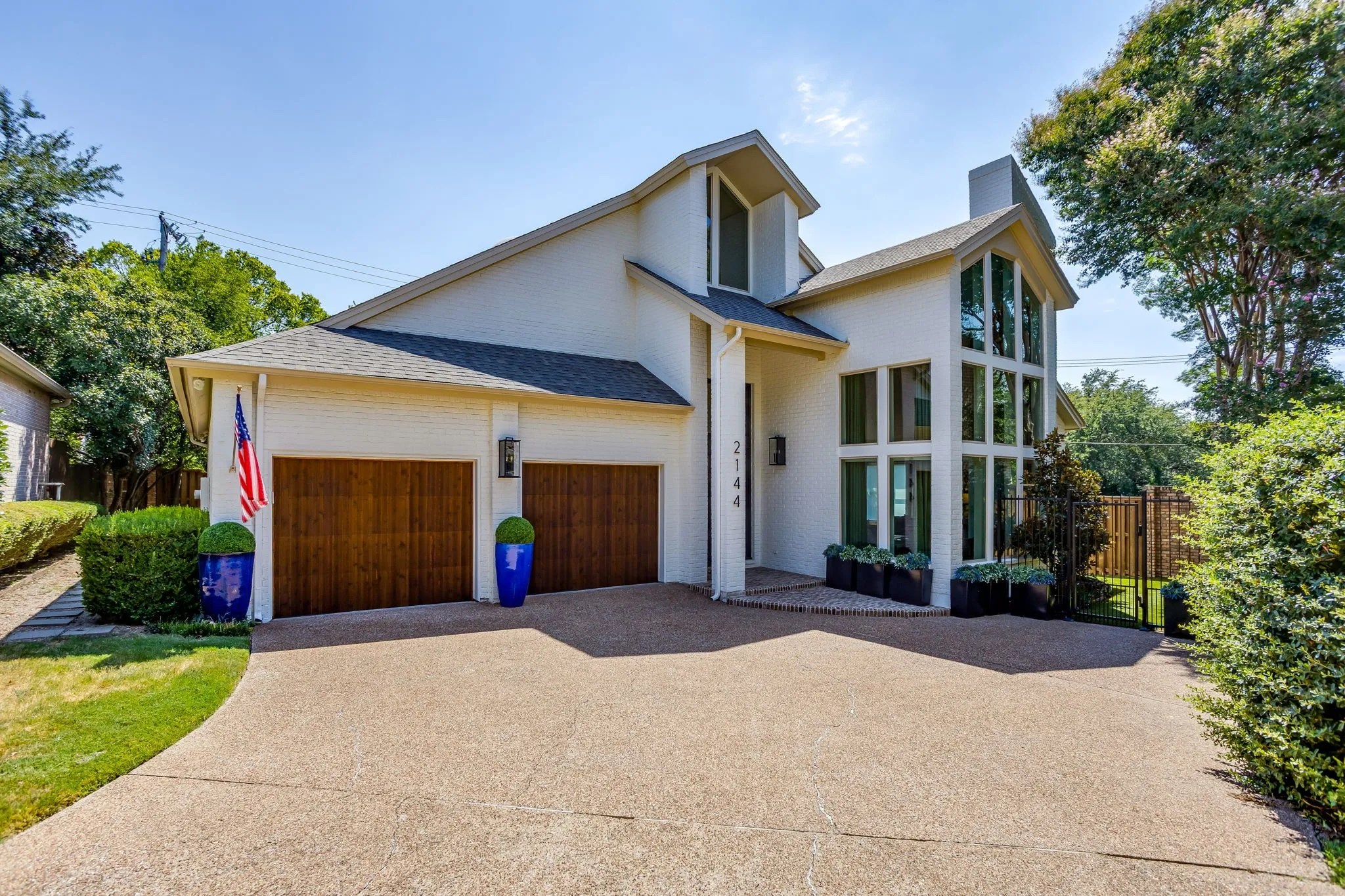 Single Family Residence For Sale in Tarrant County , 2144 Fountain Square Drive, Fort Worth, Texas 76107, 4 Bedroom, 4 Bathroom, 2 Garage spaces, 3,710 Sqft, built in 1984, mls#21374791, Real Estate Agent in Fort Worth, Homes For Sale in Tarrant county, Homes For Sale in Fort Worth, Realtor in Fort Worth Texas, Real Estate Brokerage Independent Realty Texas, Luminita Cordes Realtor