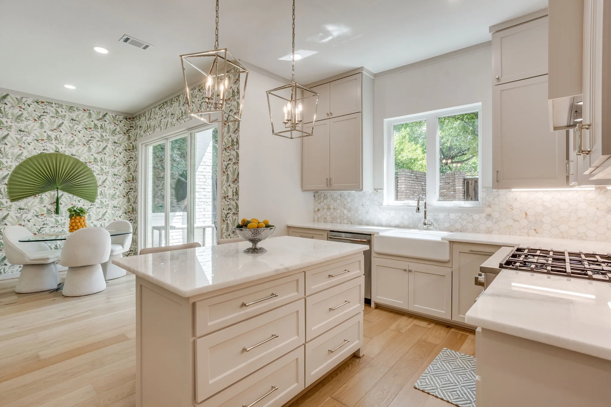 Single Family Residence For Sale in Tarrant County , 2144 Fountain Square Drive, Fort Worth, Texas 76107, 4 Bedroom, 4 Bathroom, 2 Garage spaces, 3,710 Sqft, built in 1984, mls#21374791, Real Estate Agent in Fort Worth, Homes For Sale in Tarrant county, Homes For Sale in Fort Worth, Realtor in Fort Worth Texas, Real Estate Brokerage Independent Realty Texas, Luminita Cordes Realtor